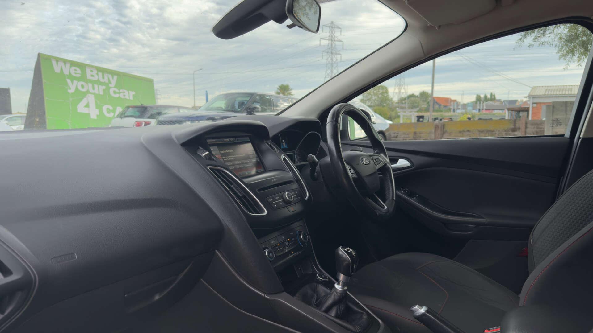 Ford Focus view 14
