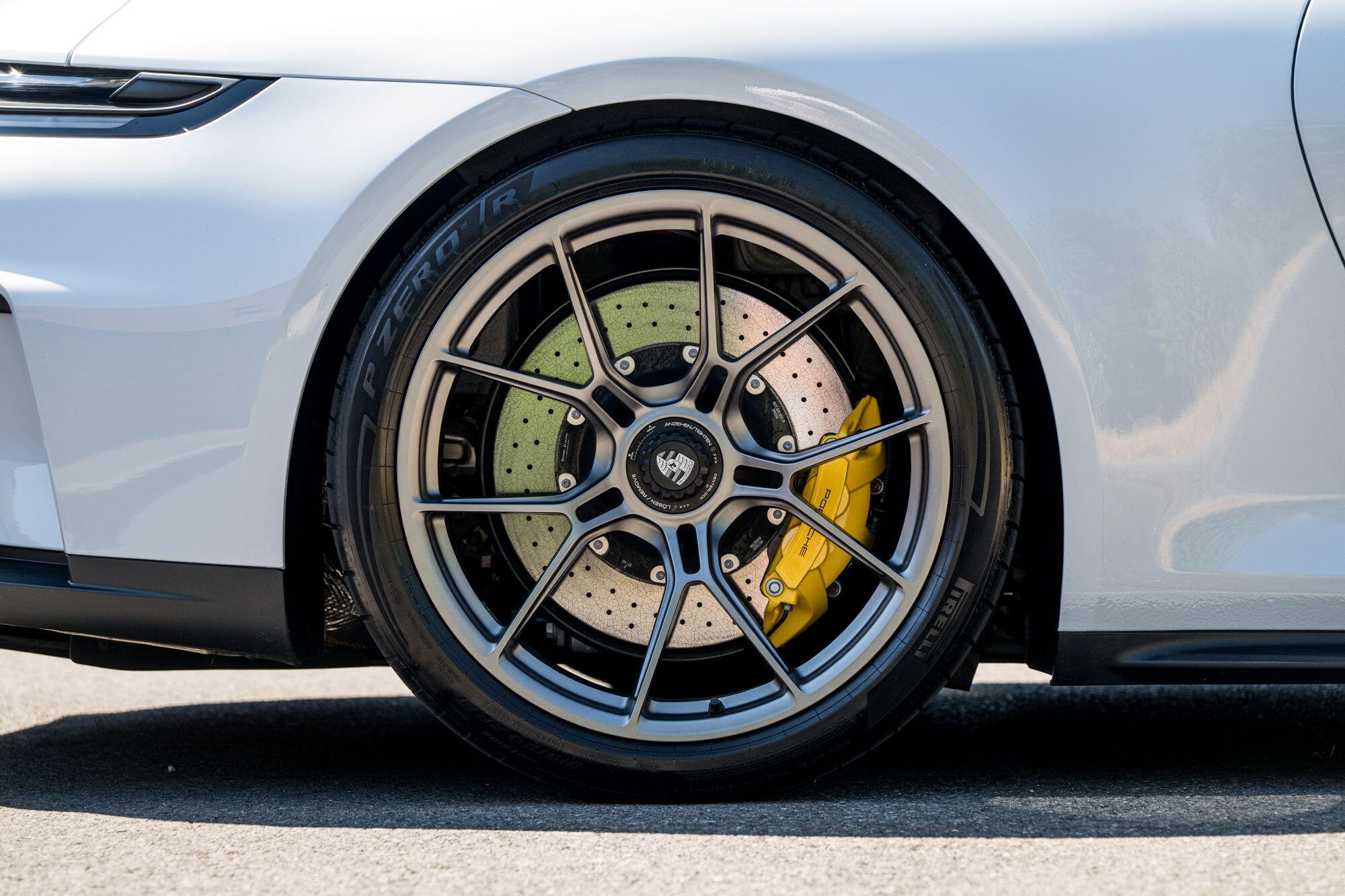Porsche 911 view 23