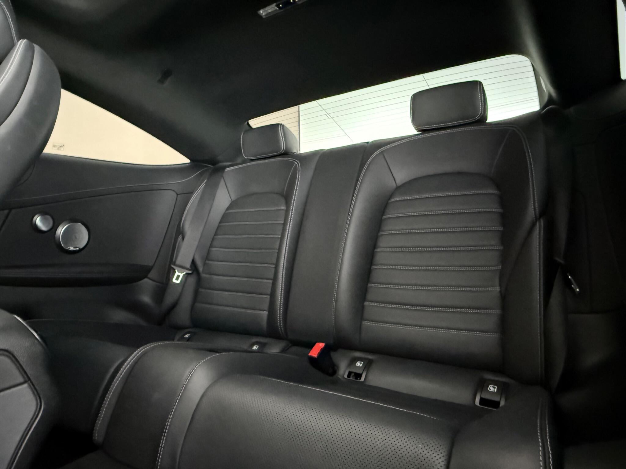 Mercedes-Benz C-Class view 35