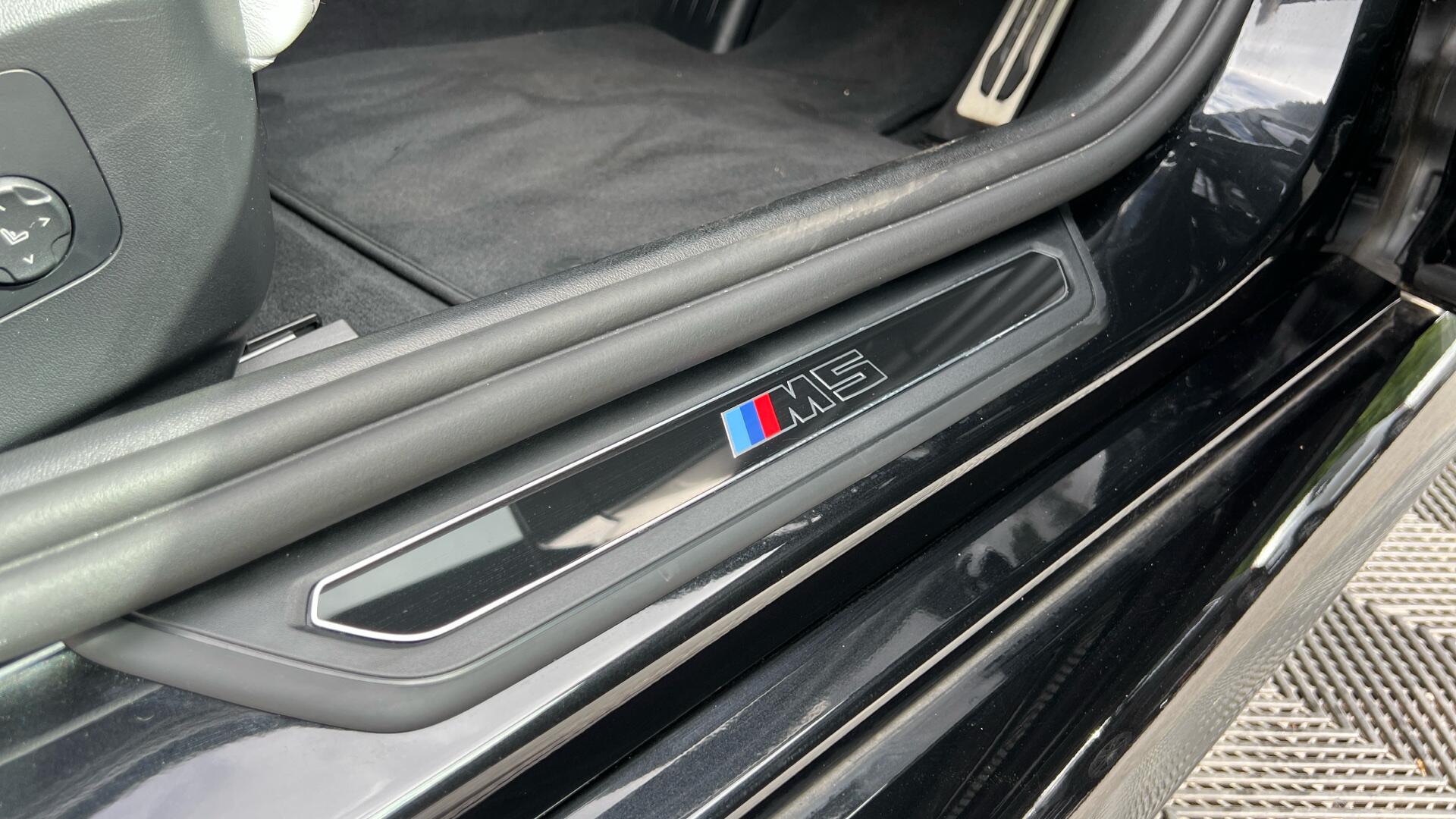 BMW M5 view 28