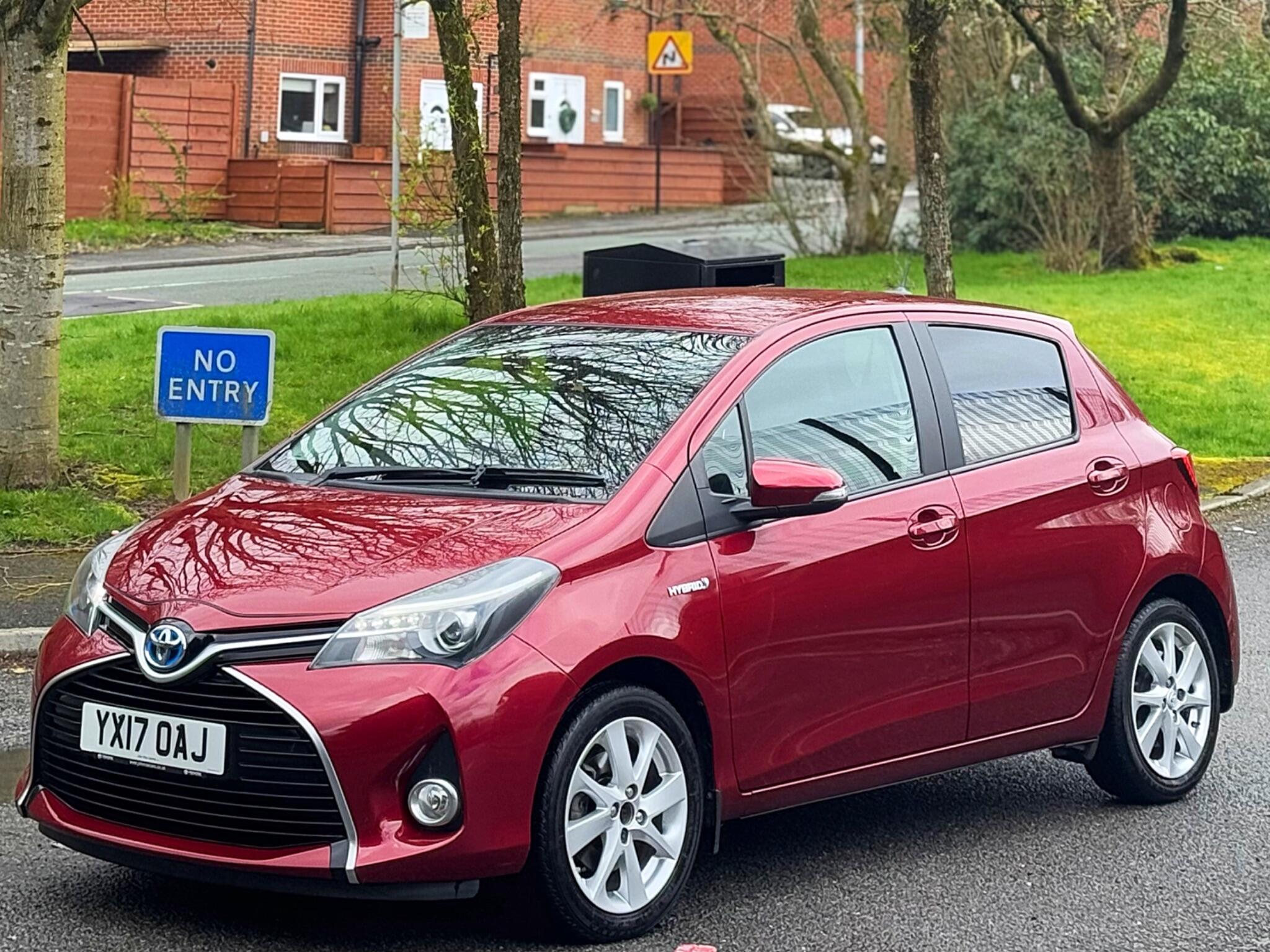 2017 Toyota Yaris 1.5 VVT-h Excel E-CVT Euro 6 (s/s) 5dr (15in Alloy) image 23