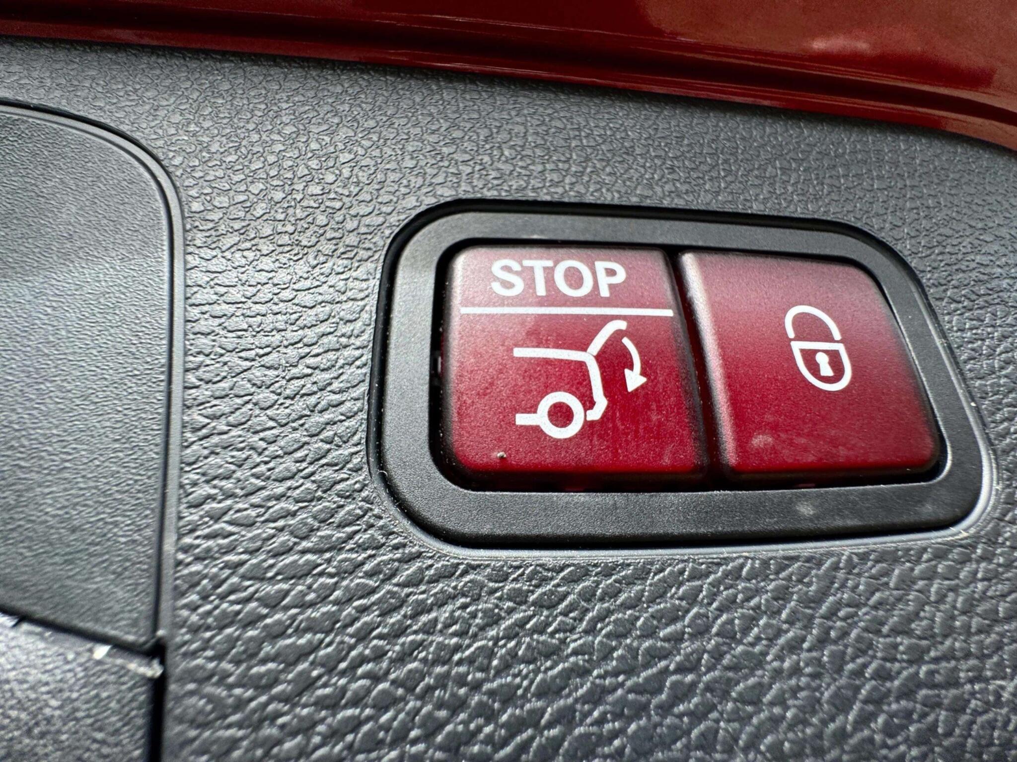 Mercedes-Benz EQC view 73
