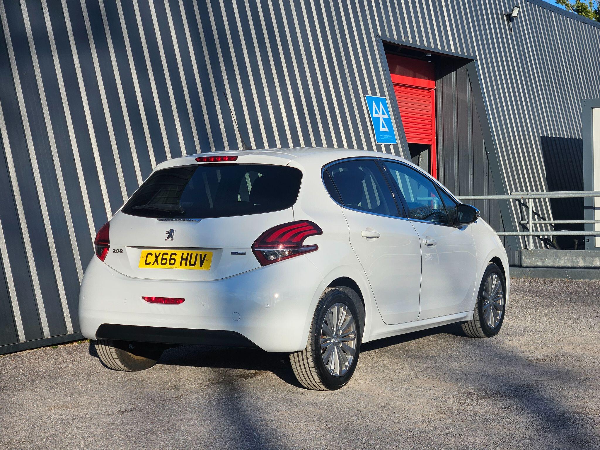 2017 Peugeot 208 image 8
