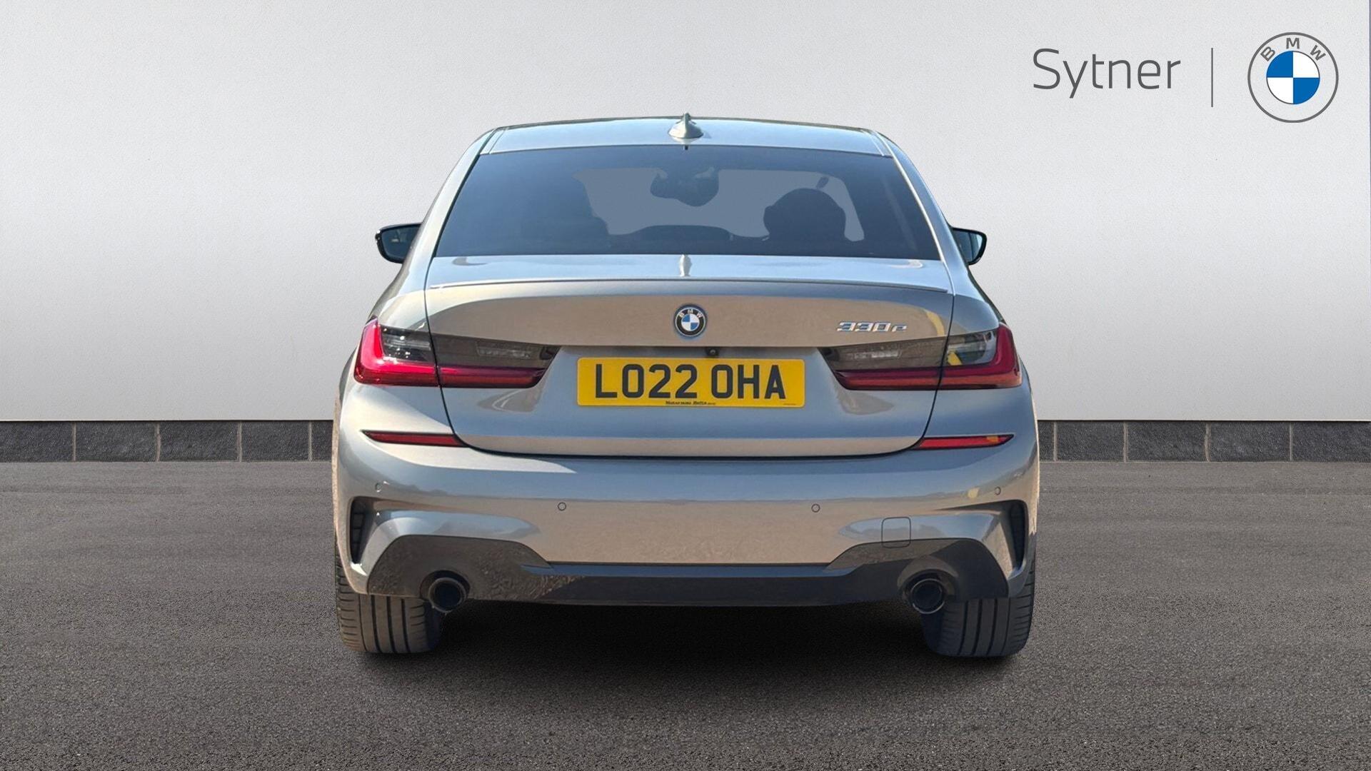 BMW 3 Series view 15