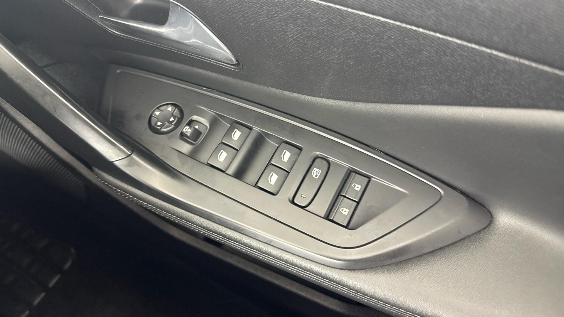 Peugeot 308 view 40