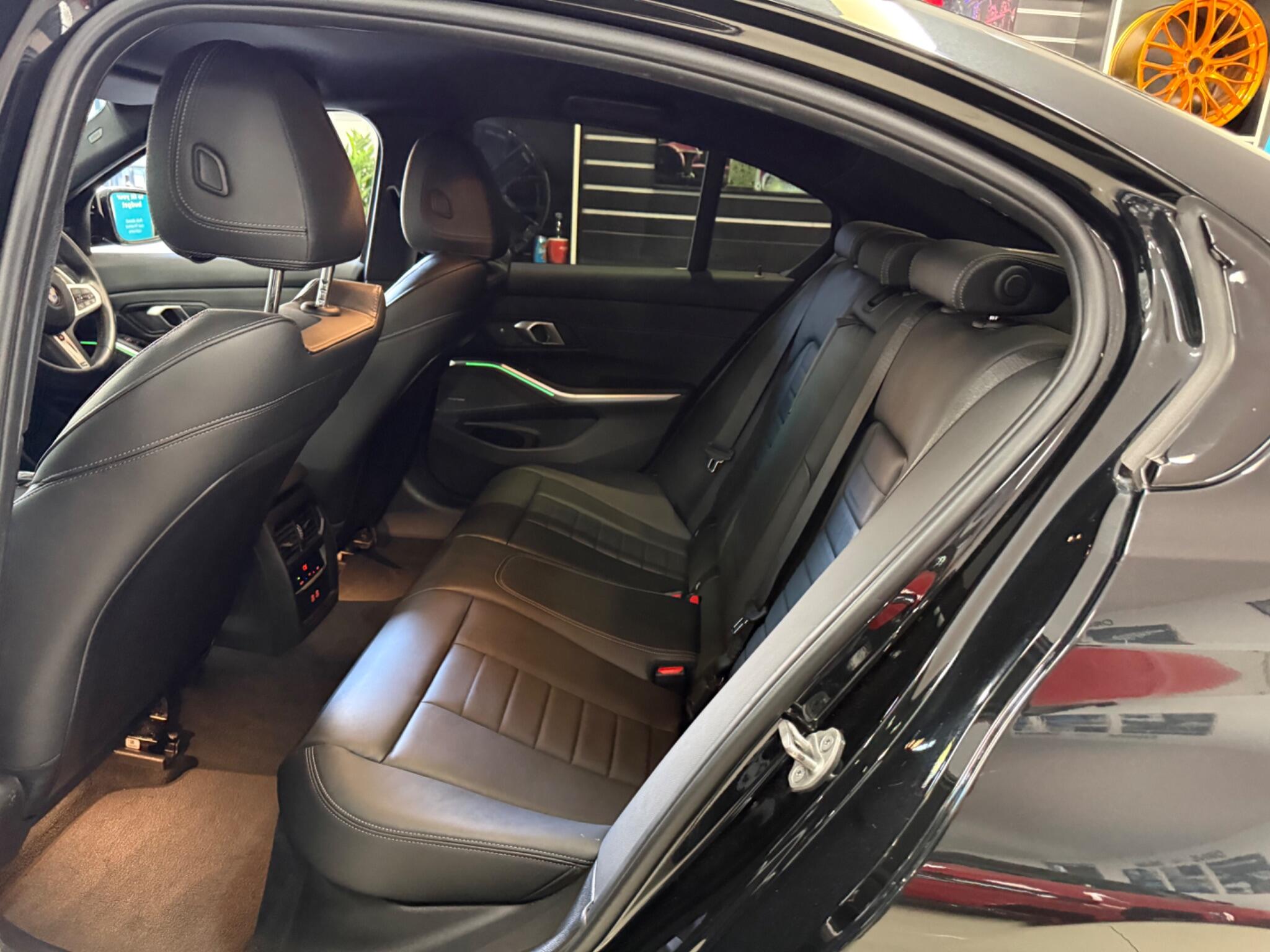 BMW 3 Series view 35