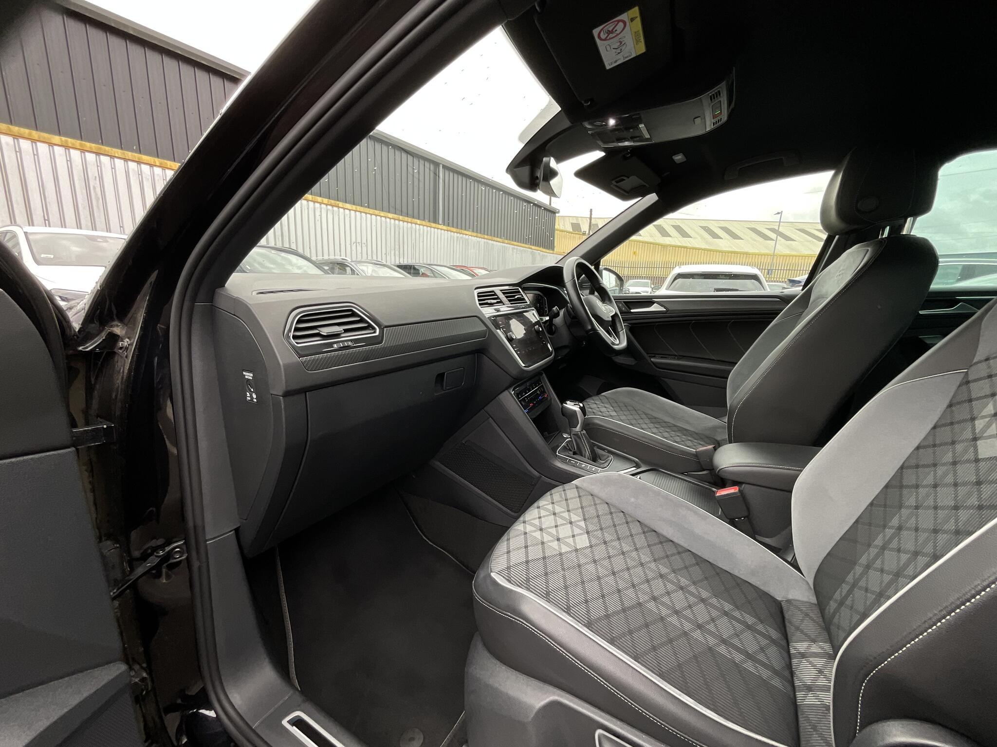 Volkswagen Tiguan view 17
