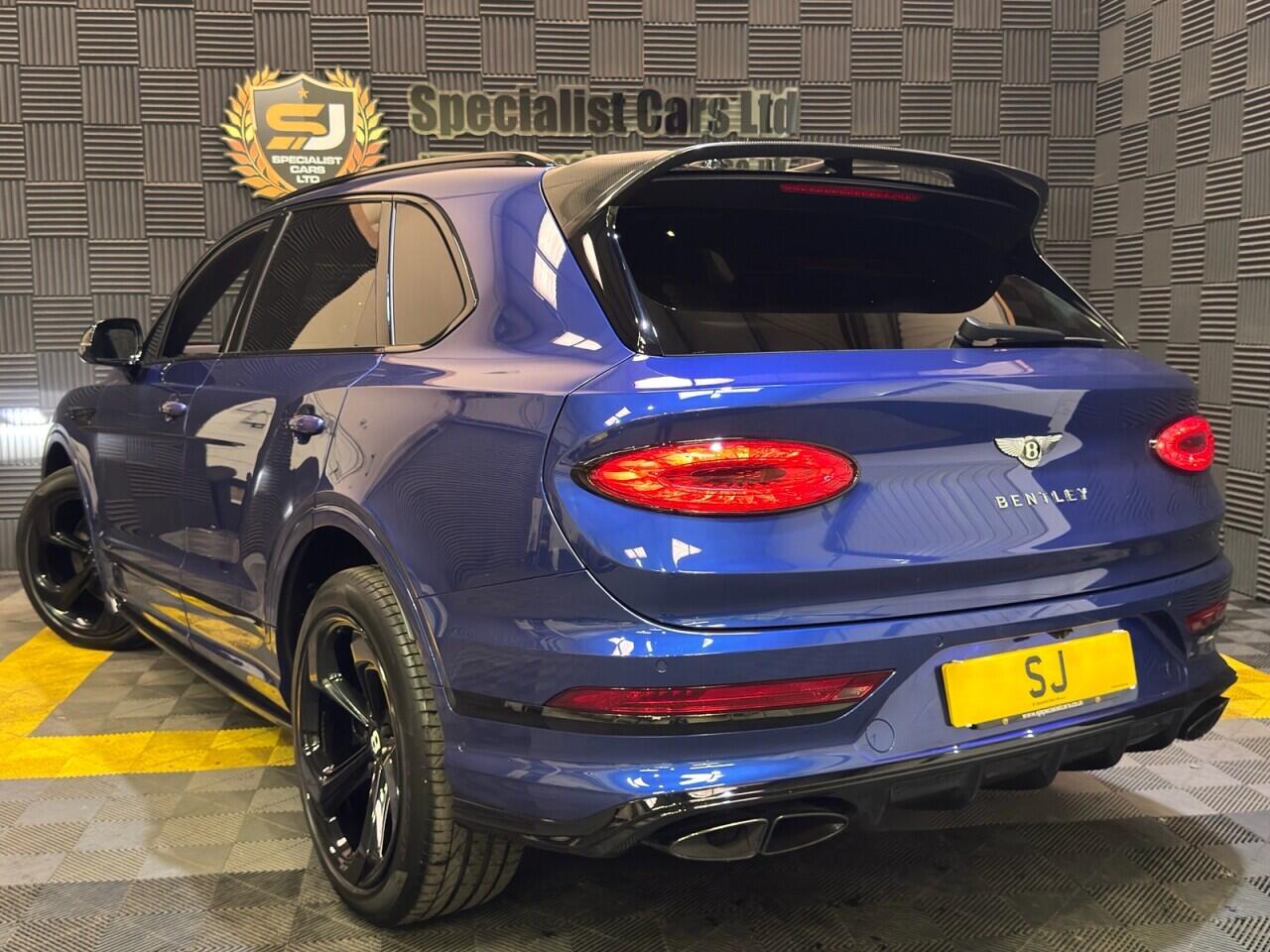 Bentley Bentayga view 34
