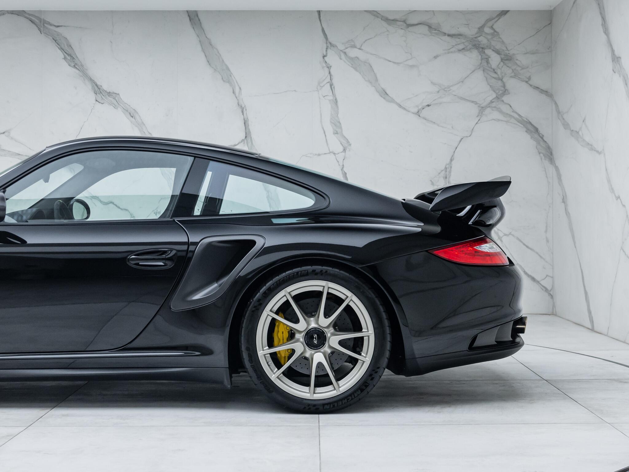 Porsche 911 view 23