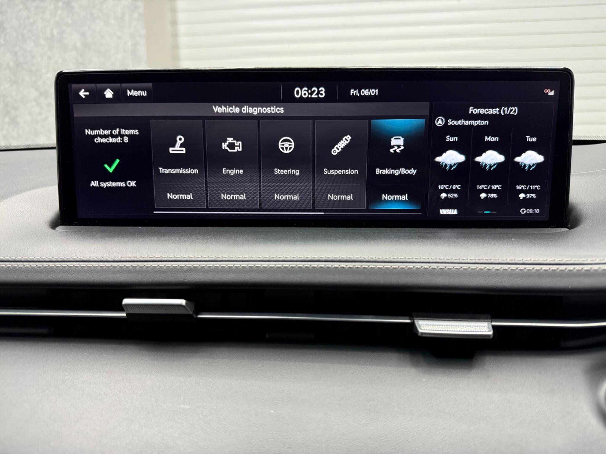 Genesis GV70 view 22