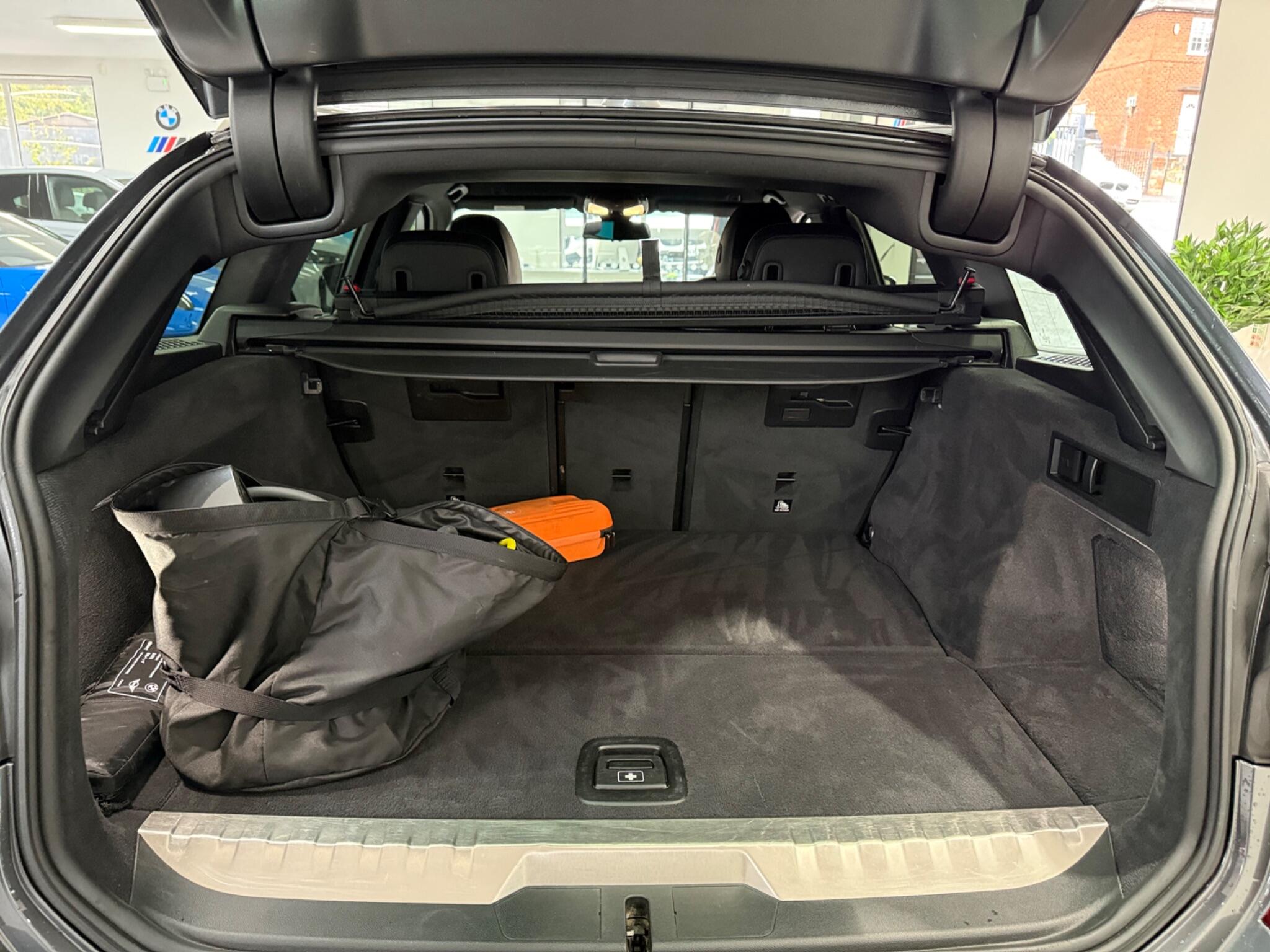 BMW 3 Series view 31