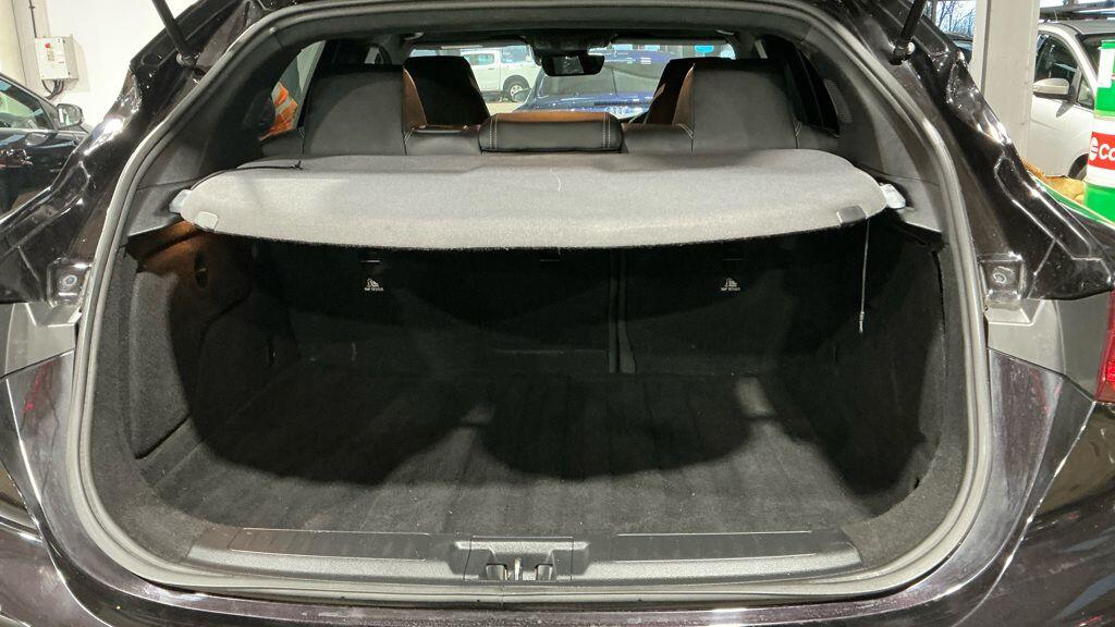 Infiniti Q30 view 12