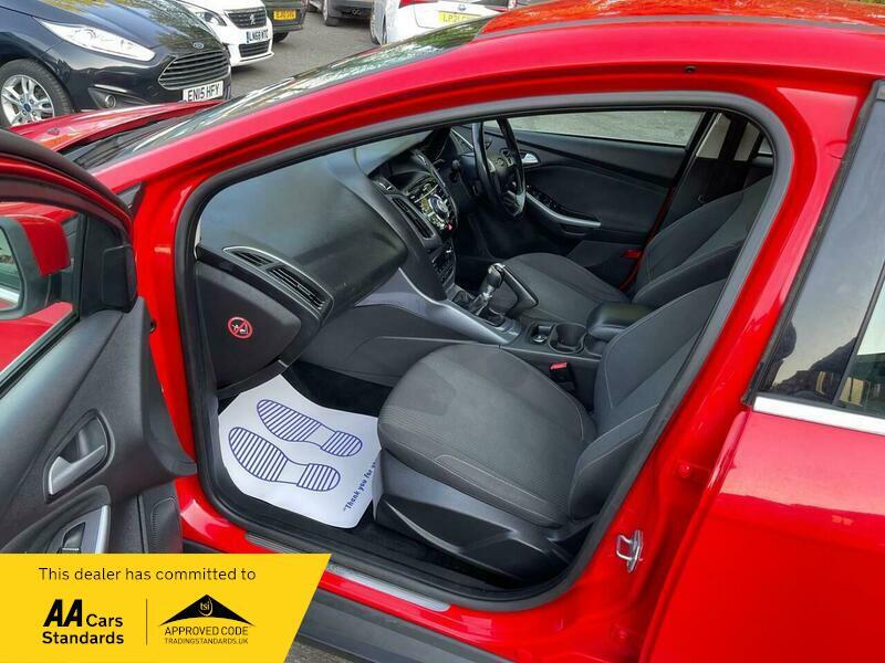 2014 Ford Focus image 24