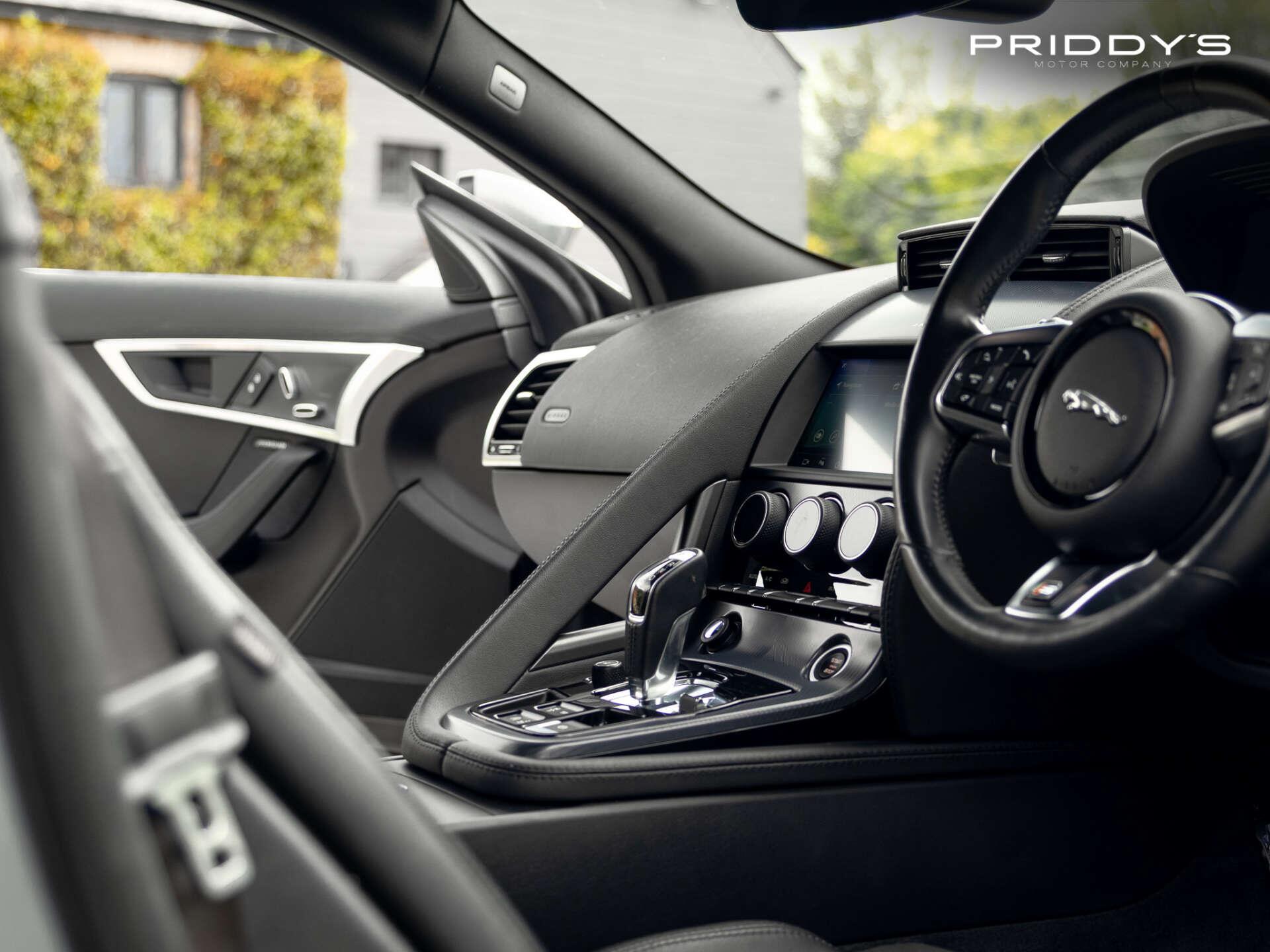 Jaguar F-Type view 49