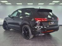 Volkswagen Touareg view 4
