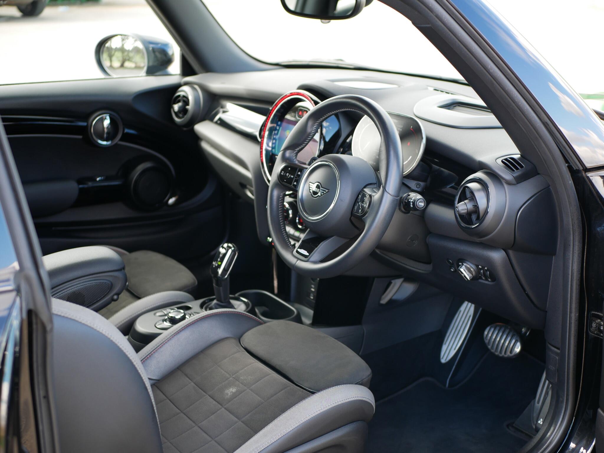 Mini Hatch view 12