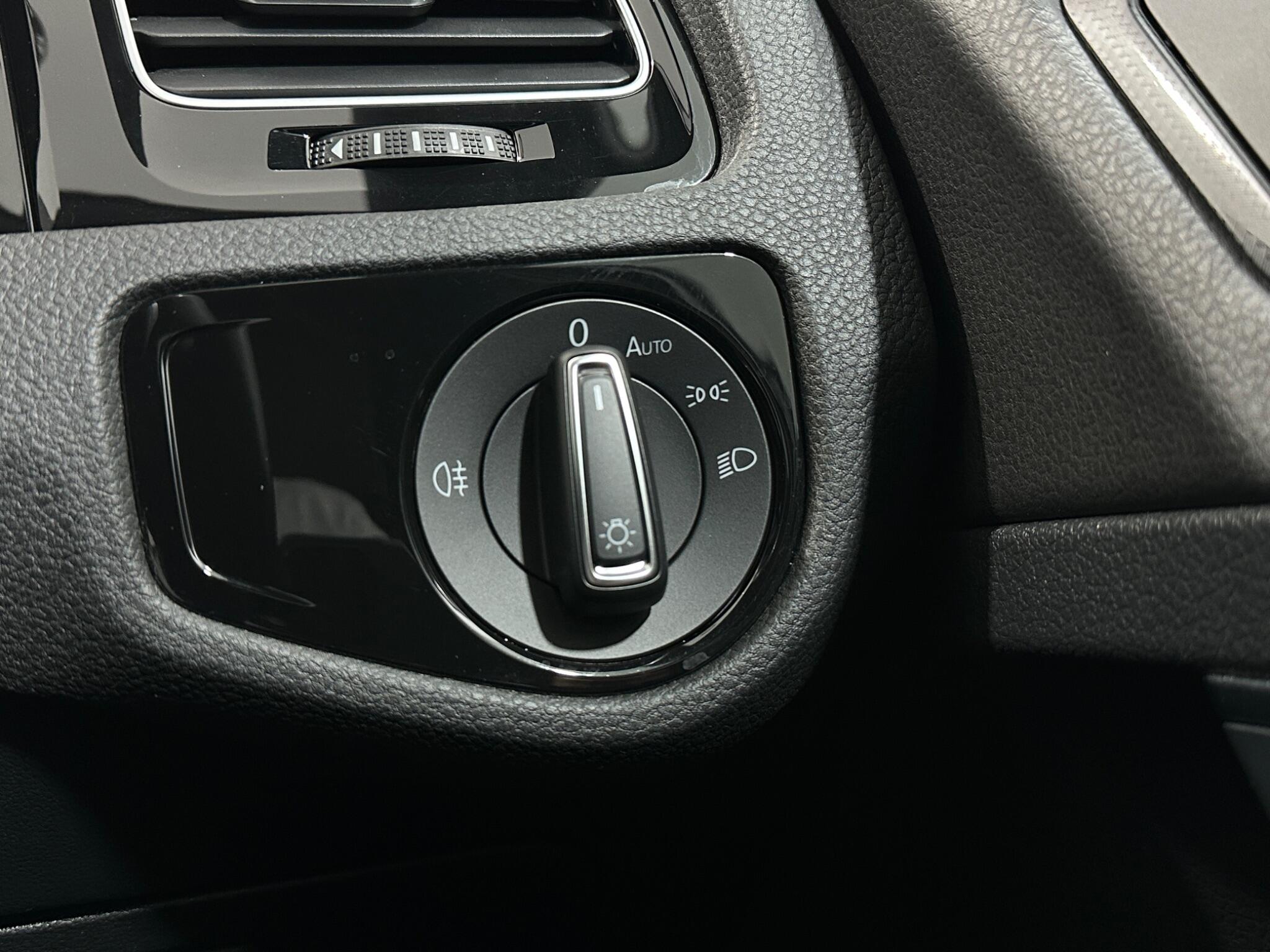 Volkswagen Golf view 18