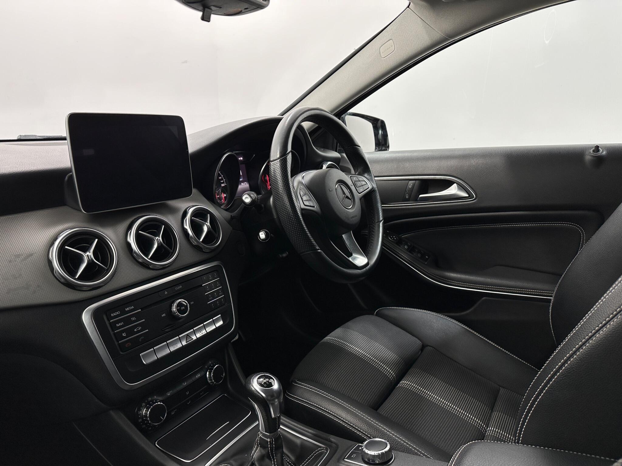 Mercedes-Benz Gla view 31