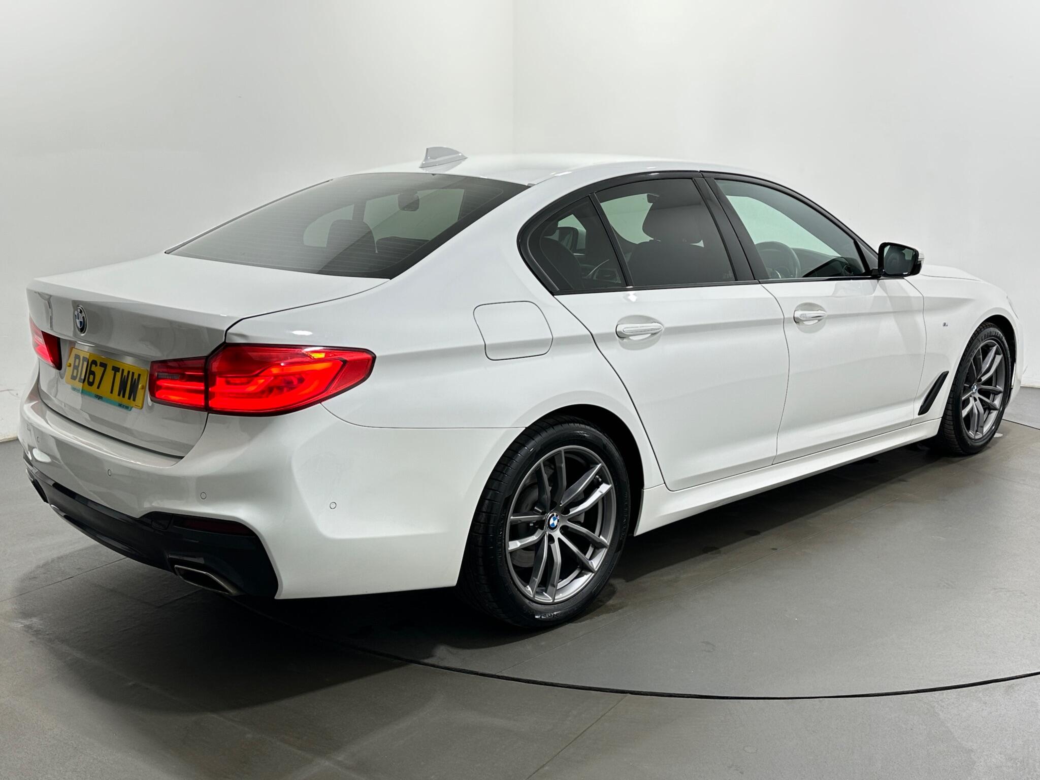 BMW 5 Series view 49