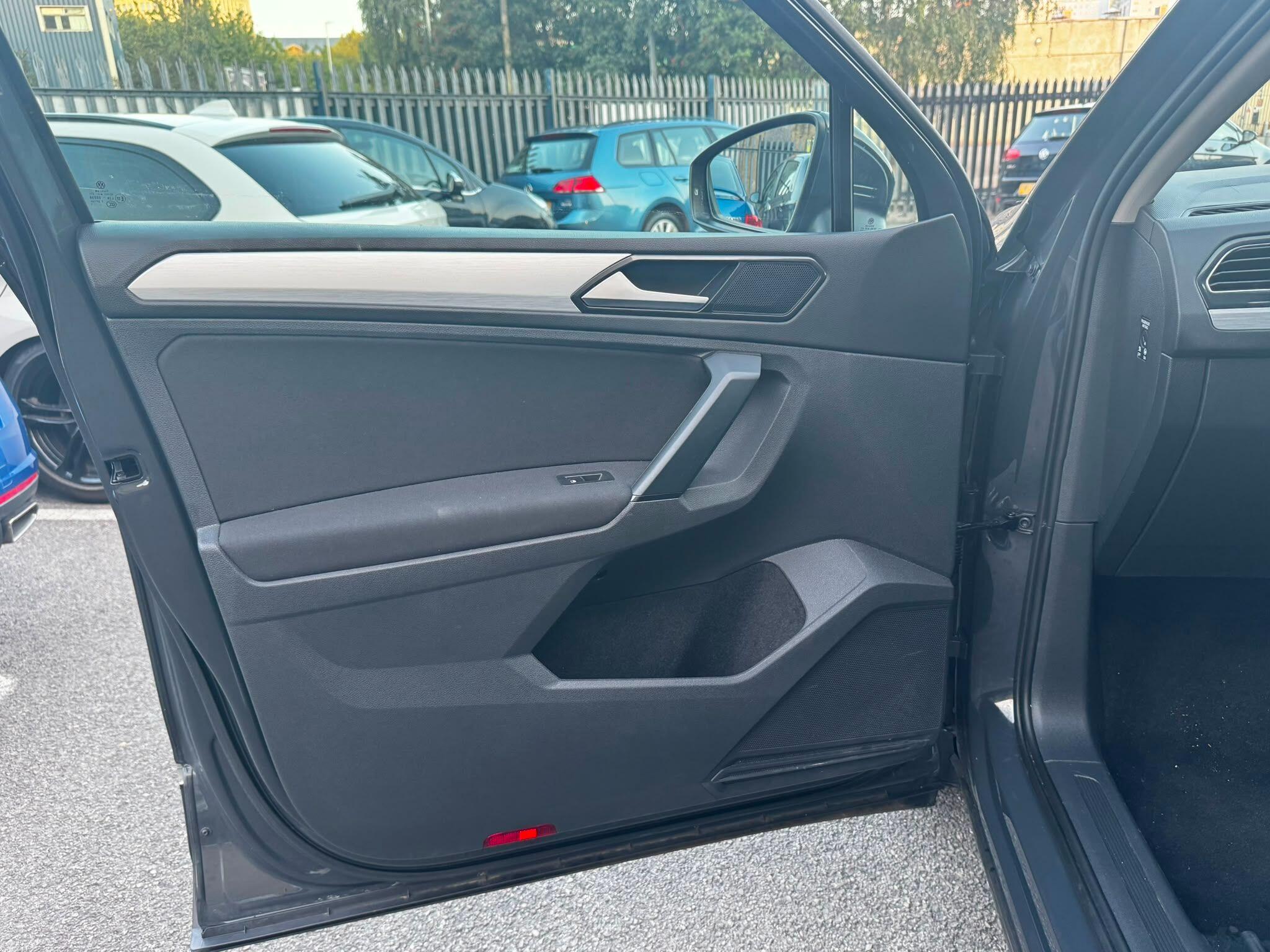 Volkswagen Tiguan view 34