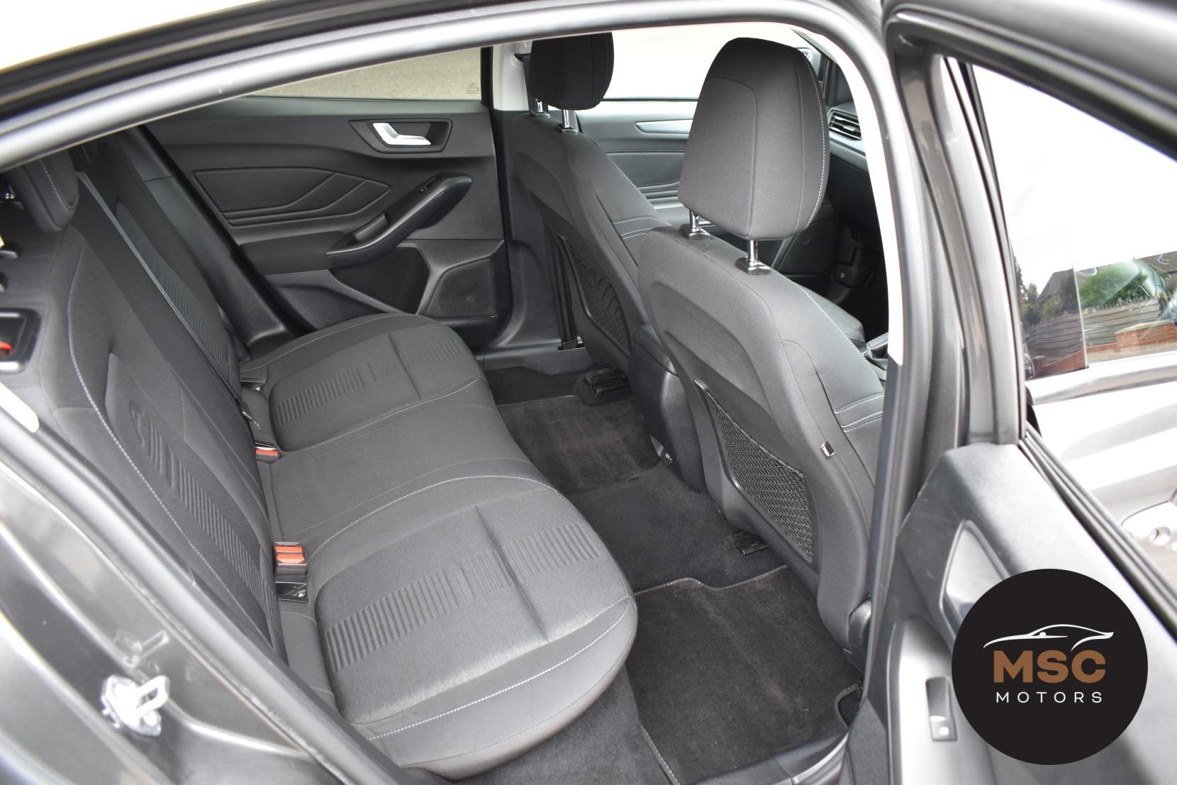 Ford Focus view 35