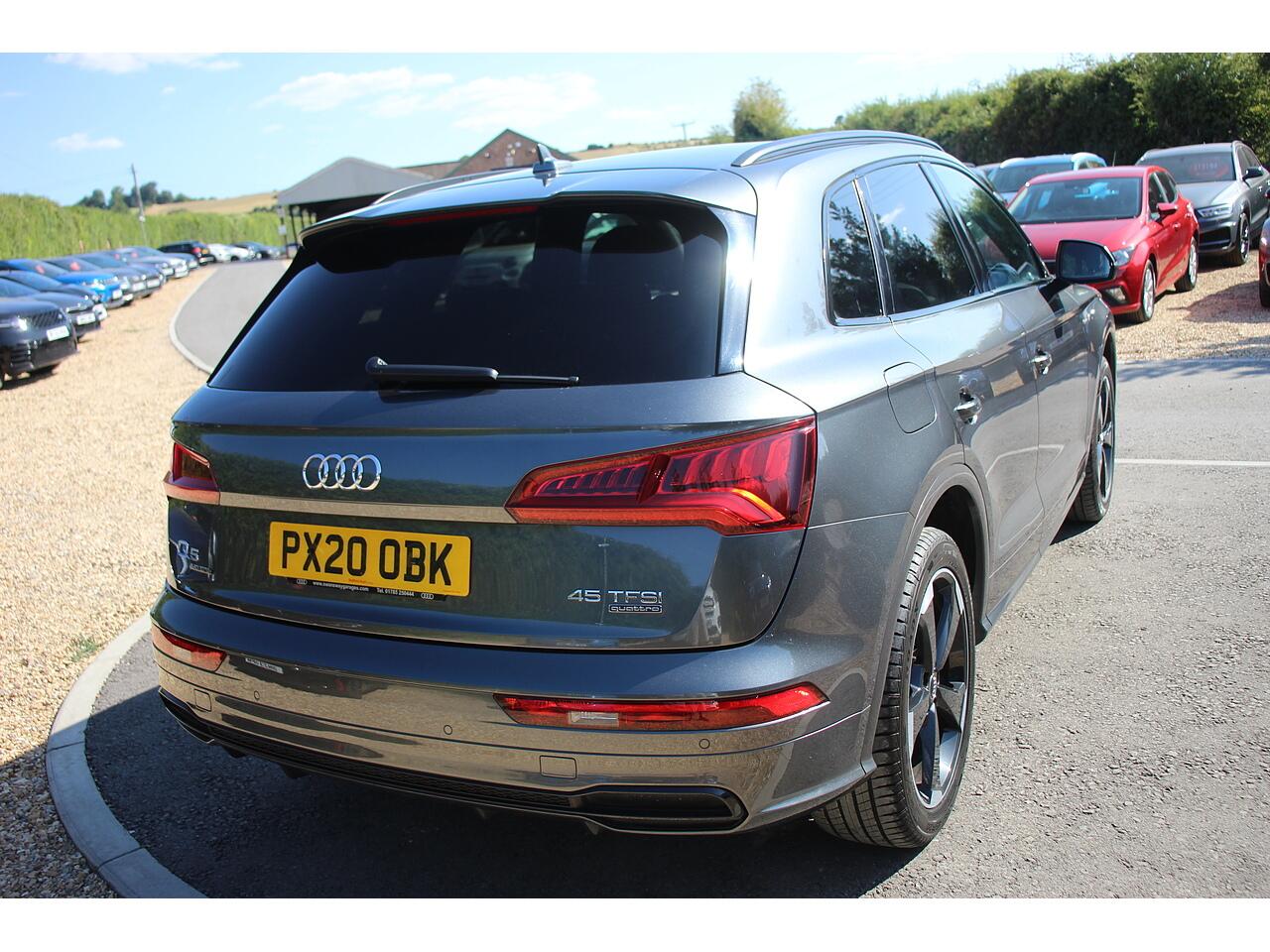 Audi Q5 view 11