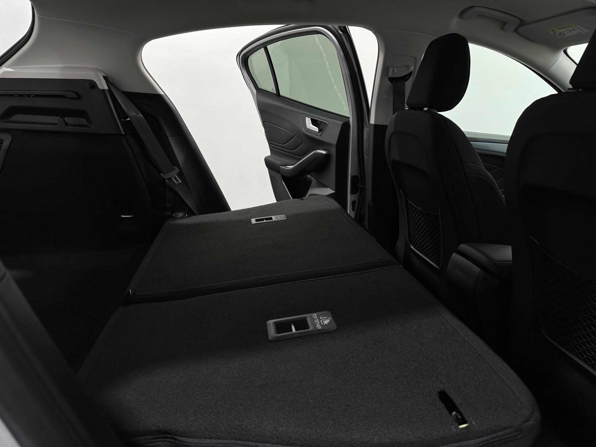 Ford Focus view 44