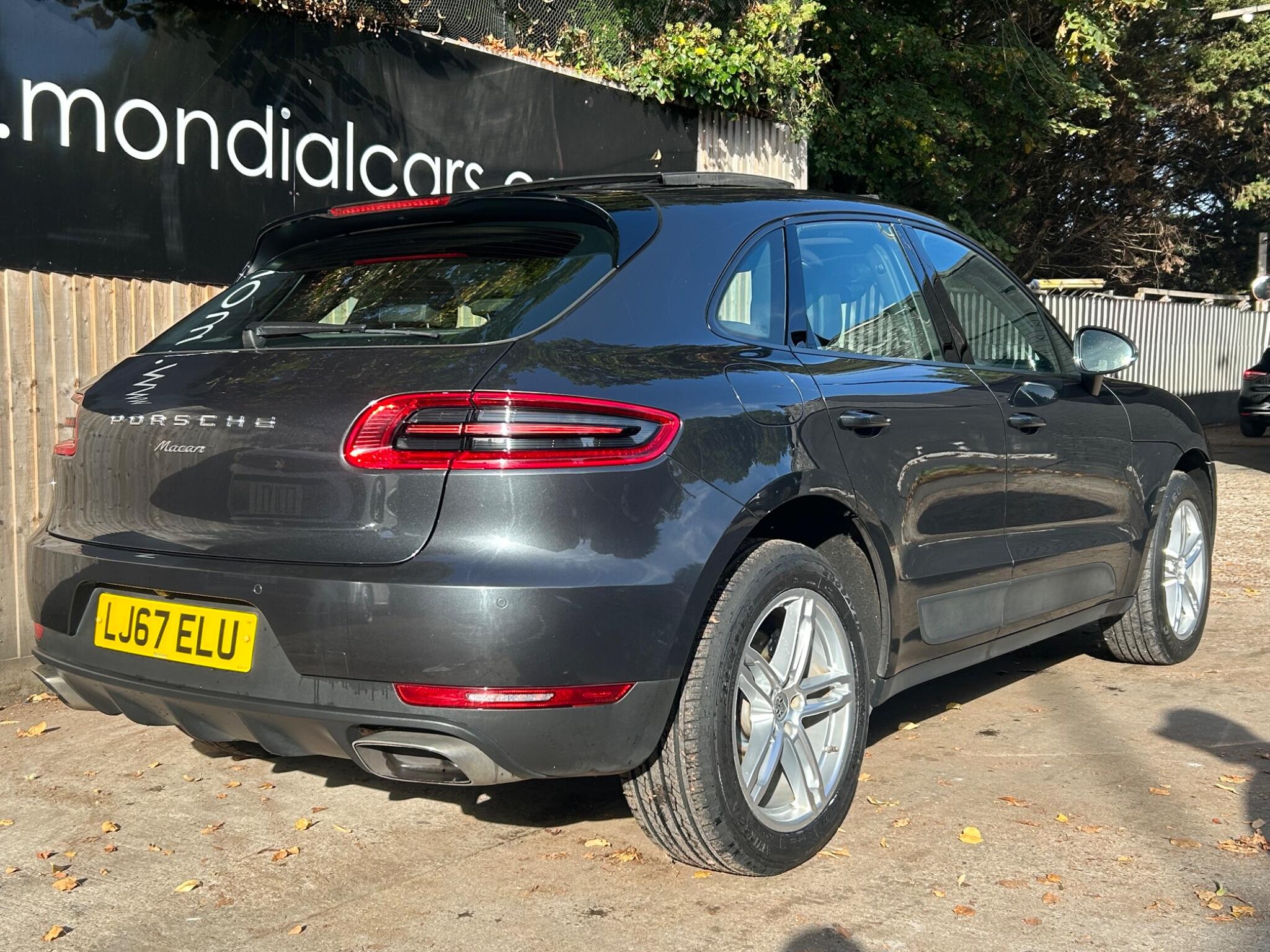 Porsche Macan view 17