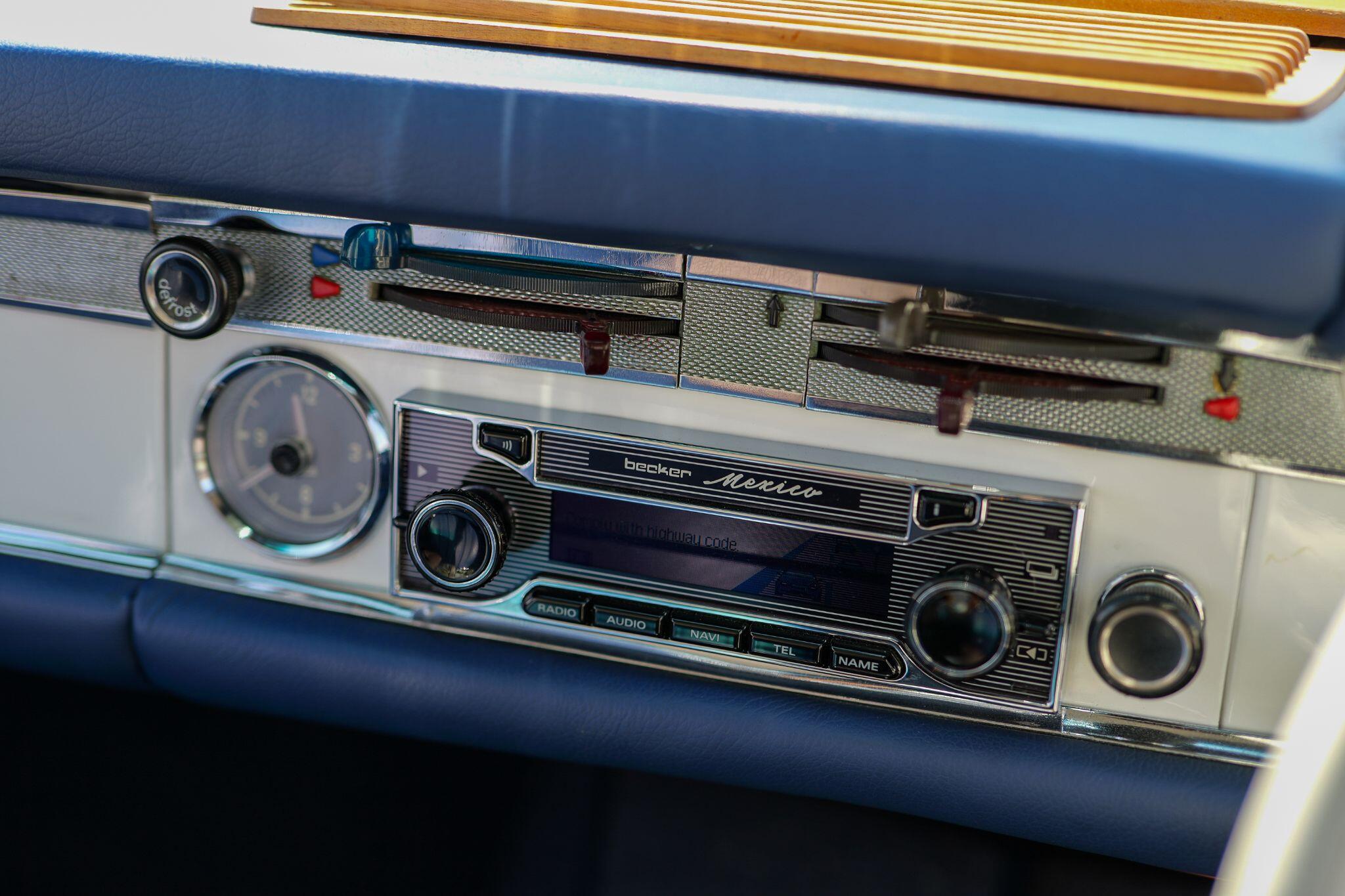 Mercedes-Benz 230 SL view 14