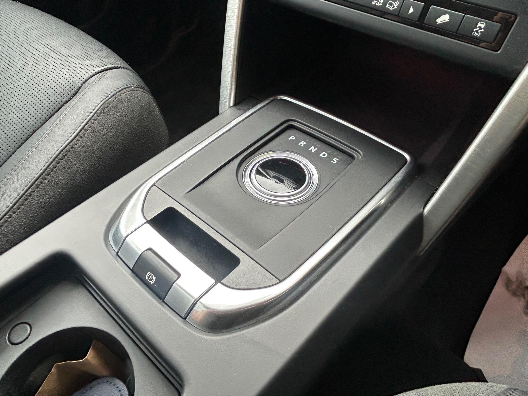 Land Rover Discovery Sport view 22