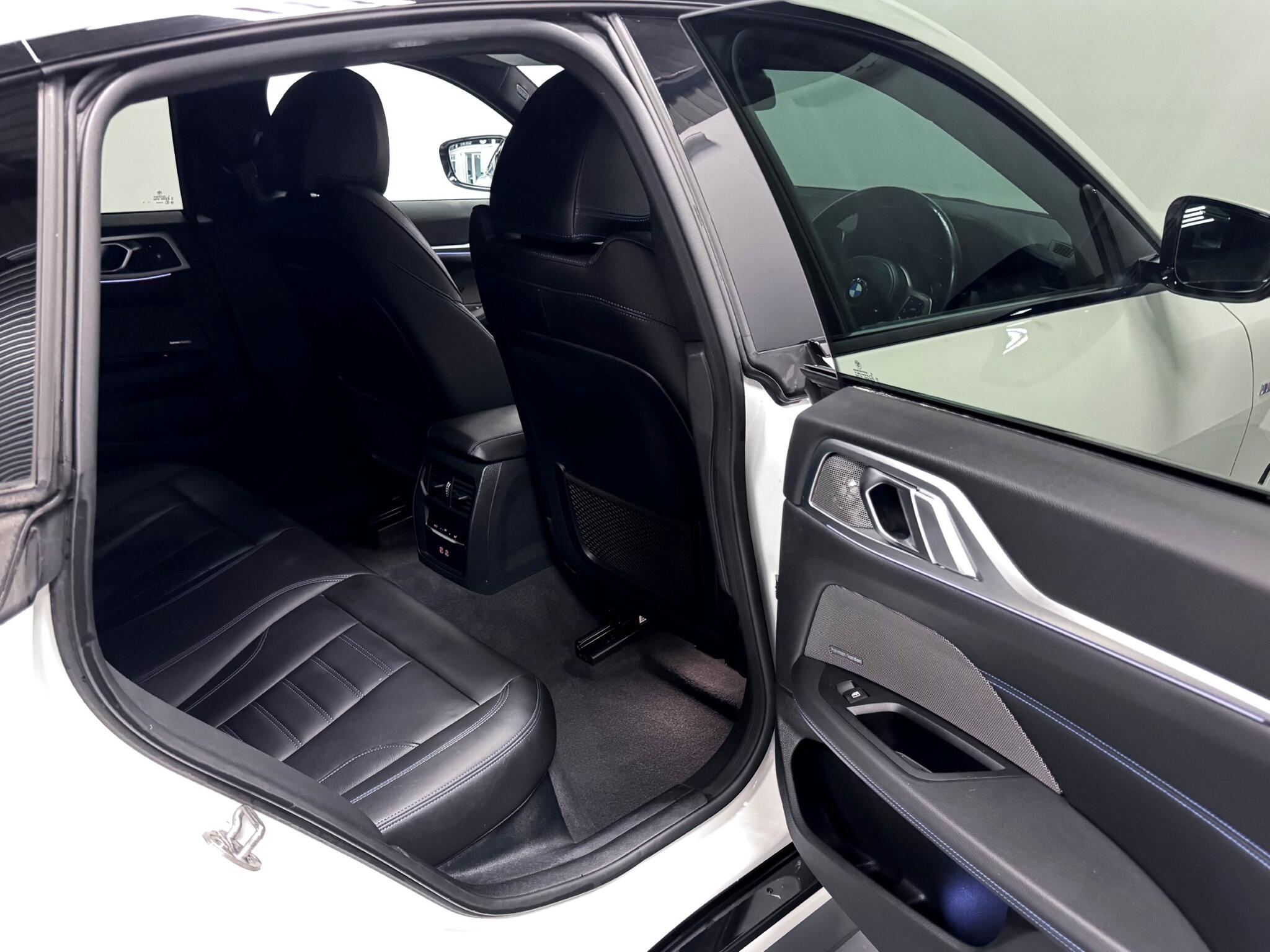 BMW 4 Series view 13