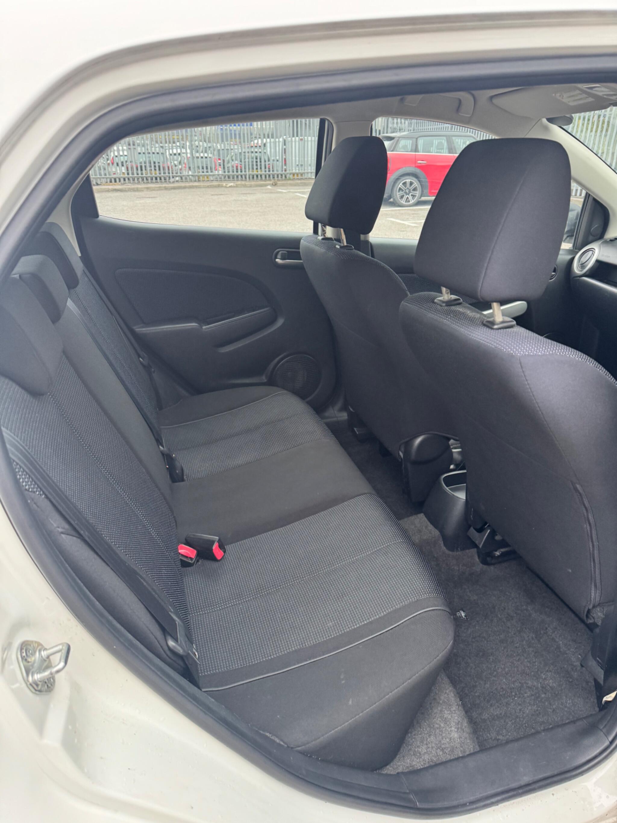 Mazda Mazda2 view 28