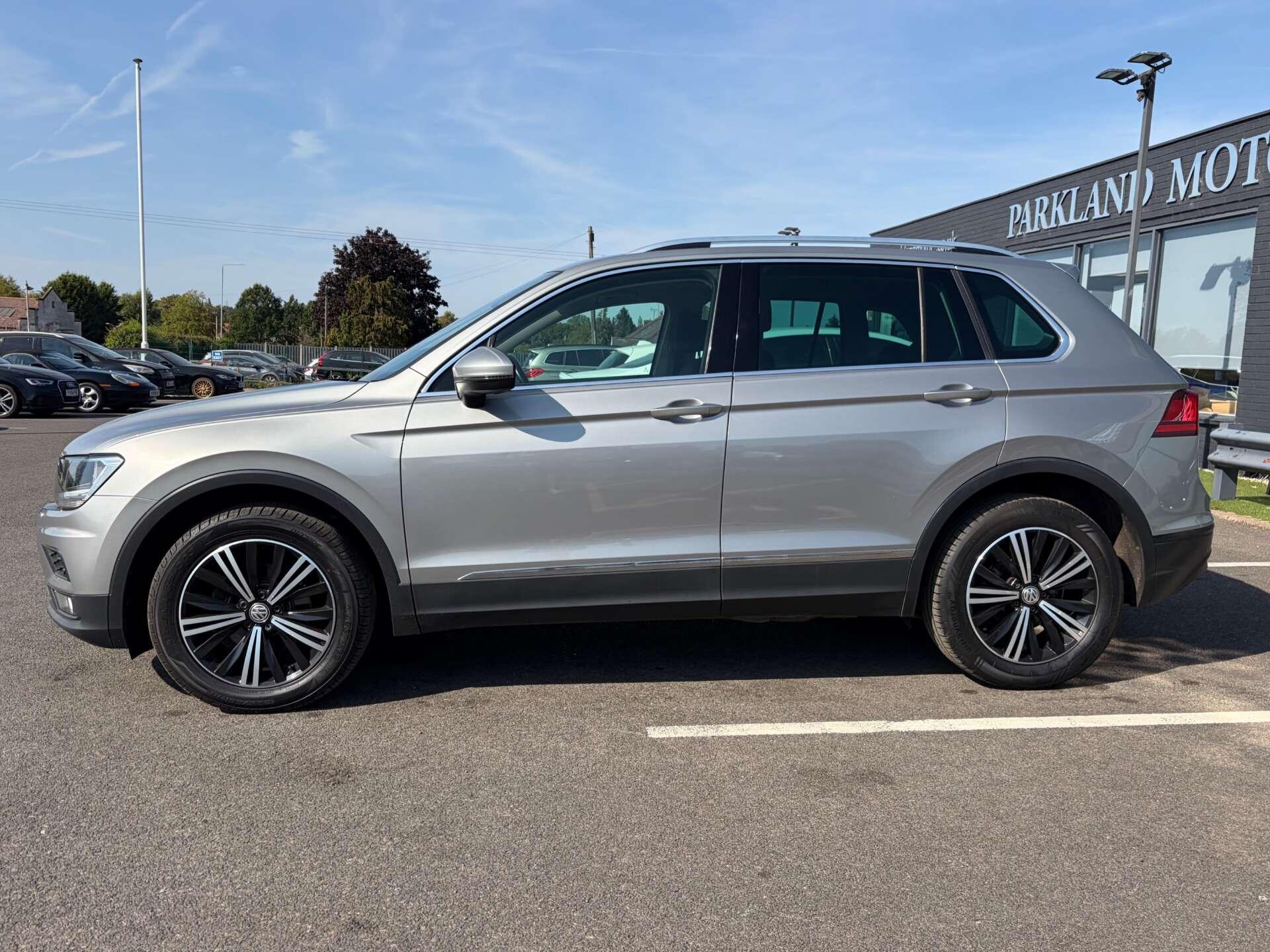 Volkswagen Tiguan view 5