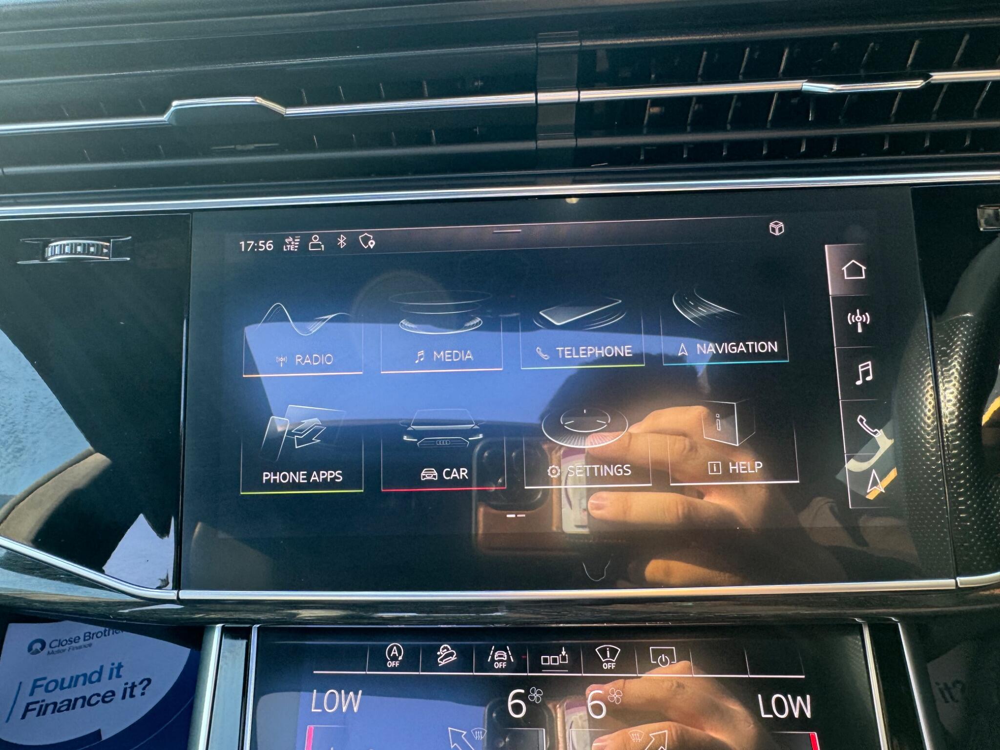 Audi Q8 view 40