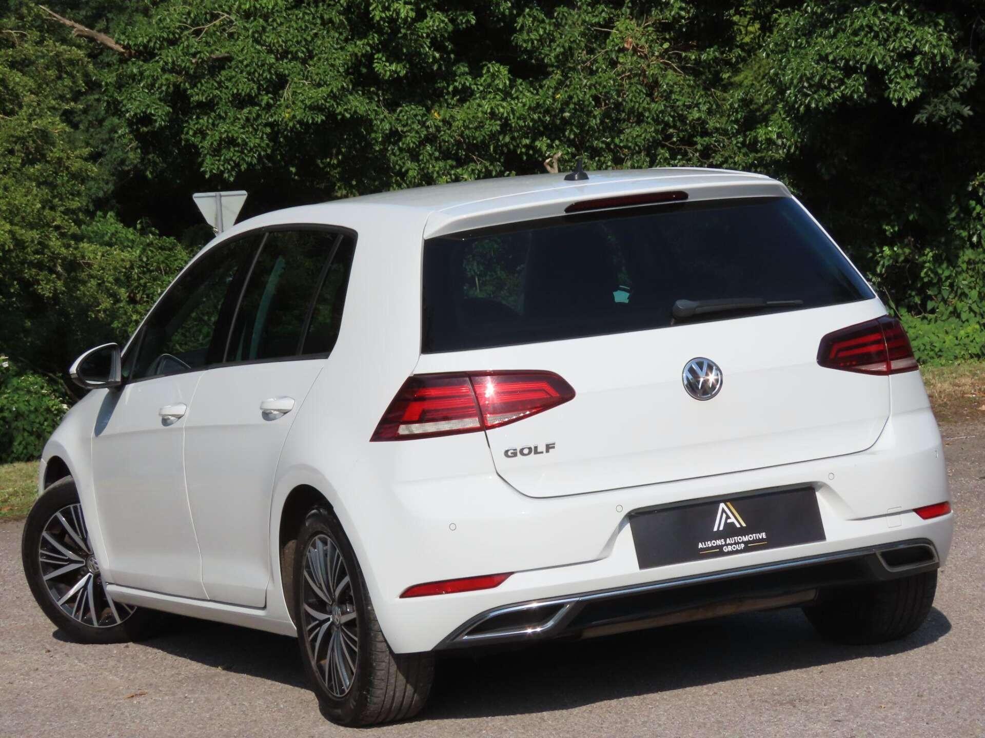 Volkswagen Golf view 6