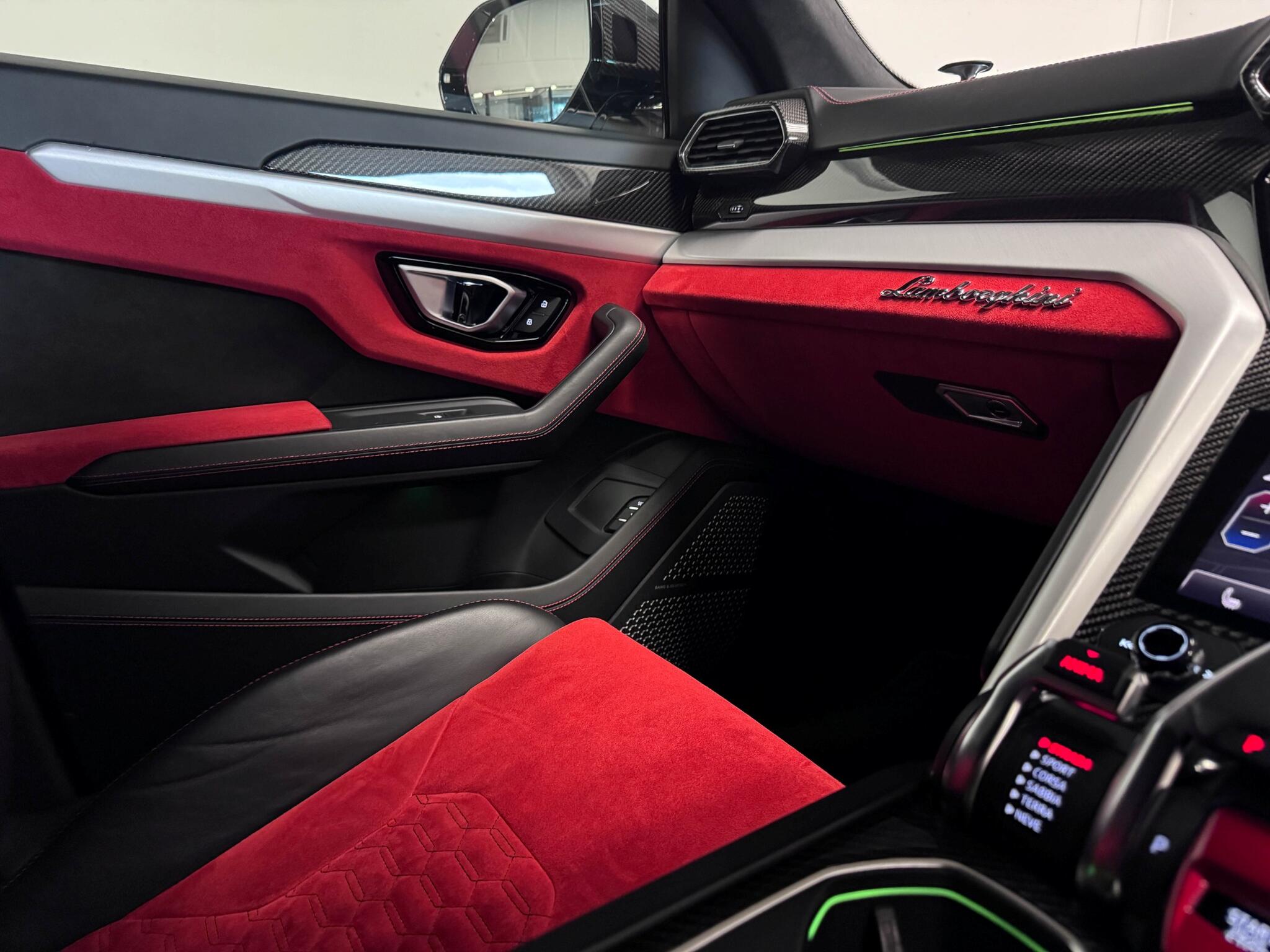 Lamborghini Urus view 54