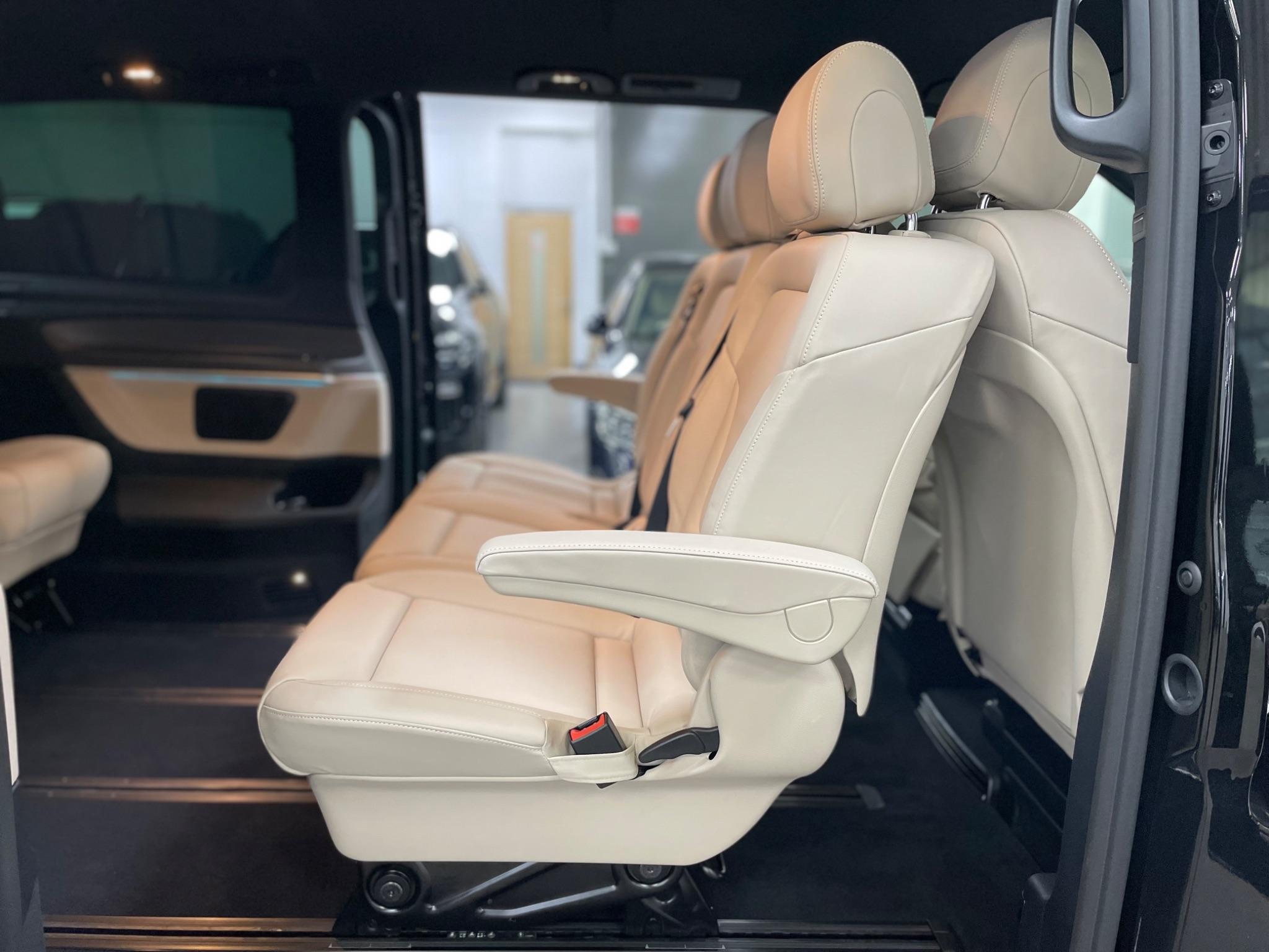 Mercedes-Benz V-Class view 11