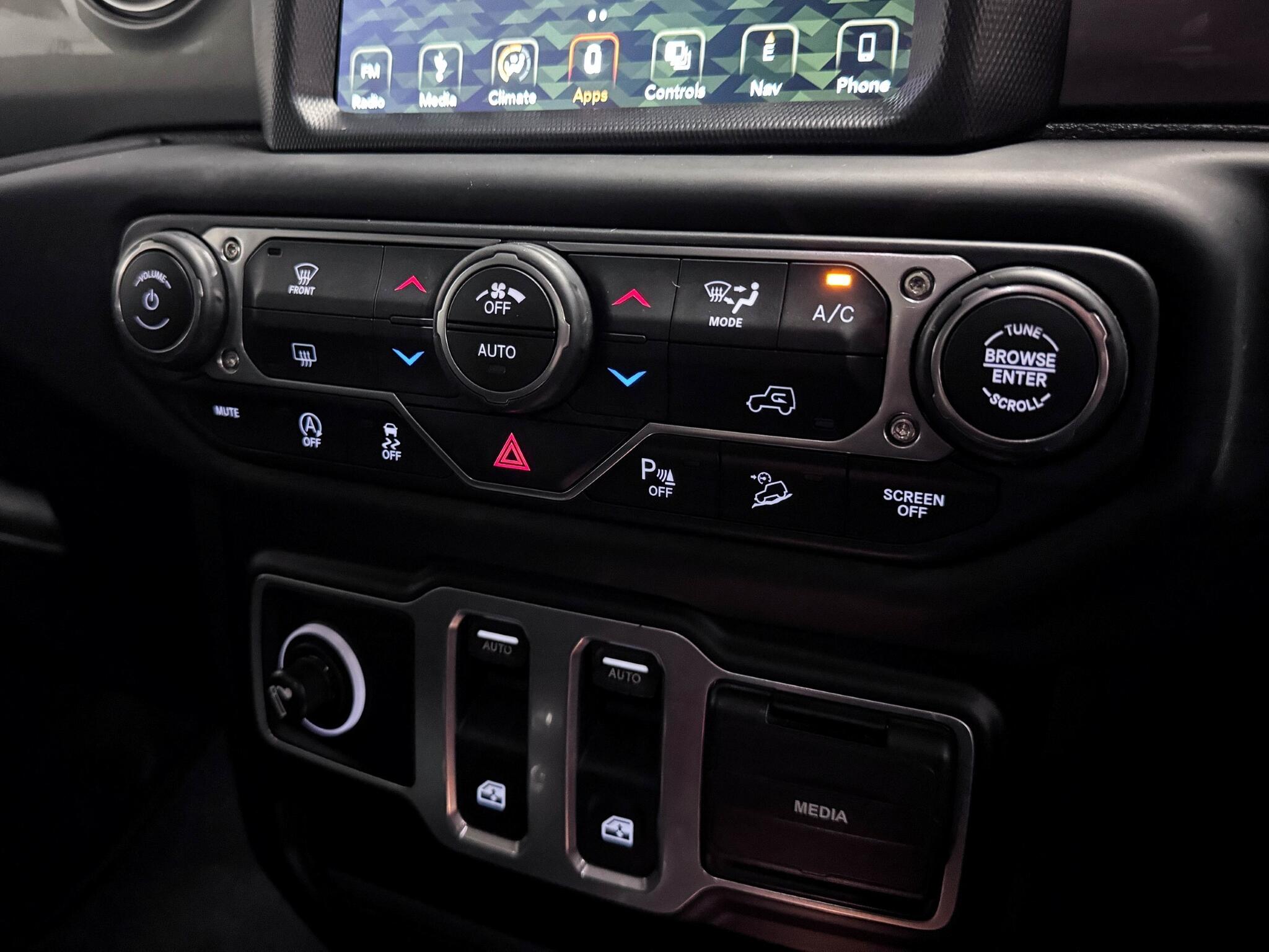 Jeep Wrangler view 33