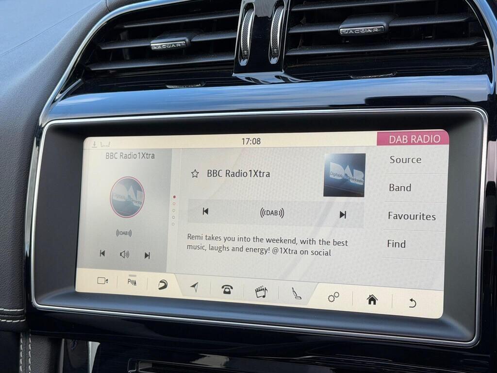 Jaguar F-Pace view 36