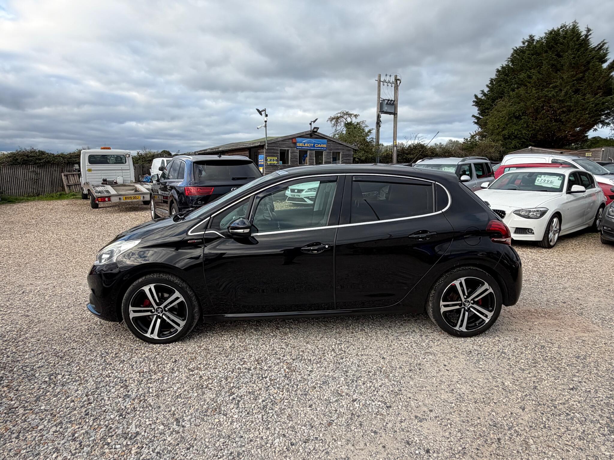 Peugeot 208 view 6