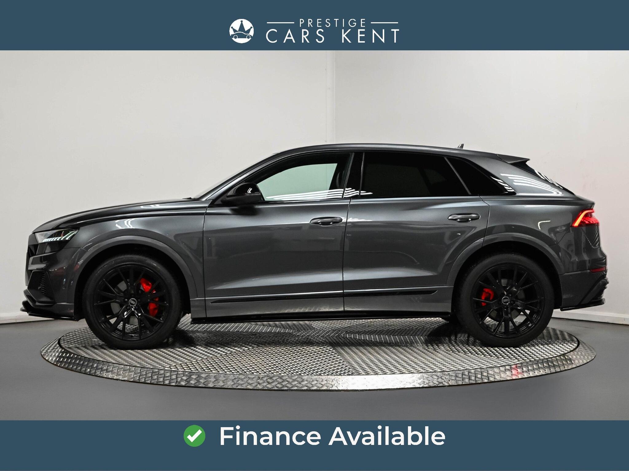 Audi Q8 view 4