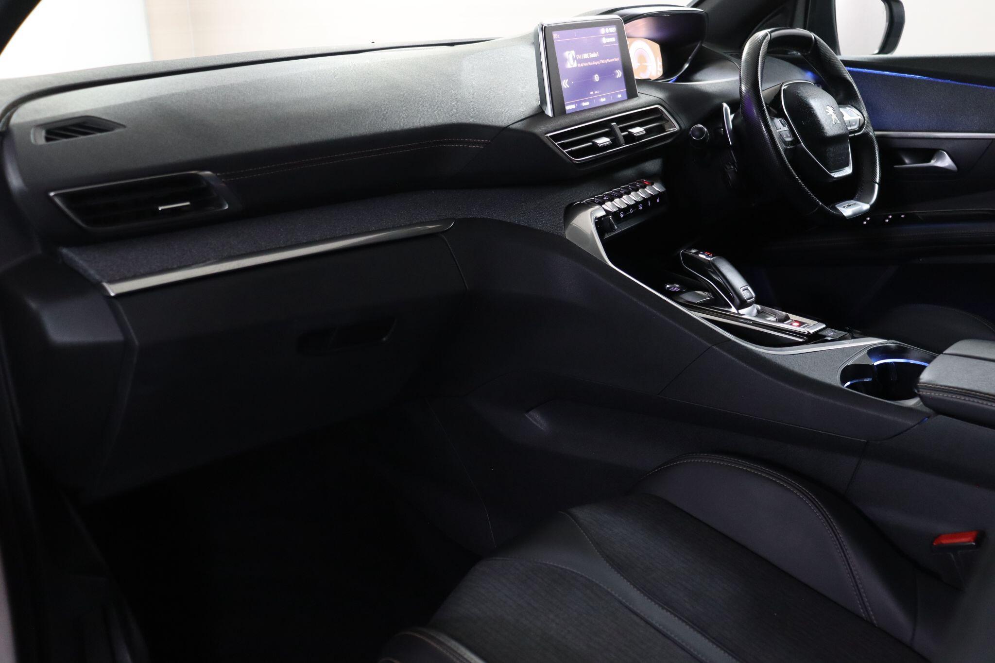 Peugeot 3008 view 34