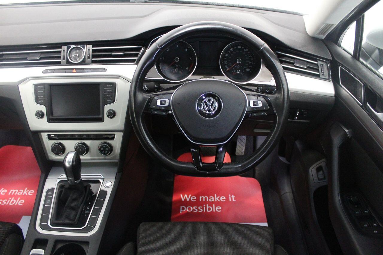 Volkswagen Passat view 48