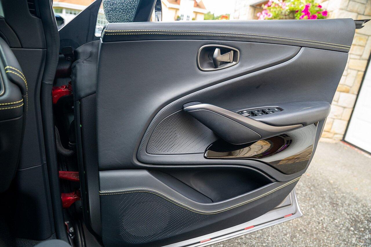 Aston Martin DBX view 60