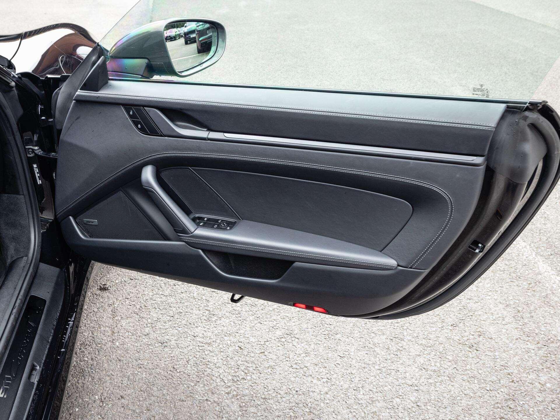 Porsche 911 view 36