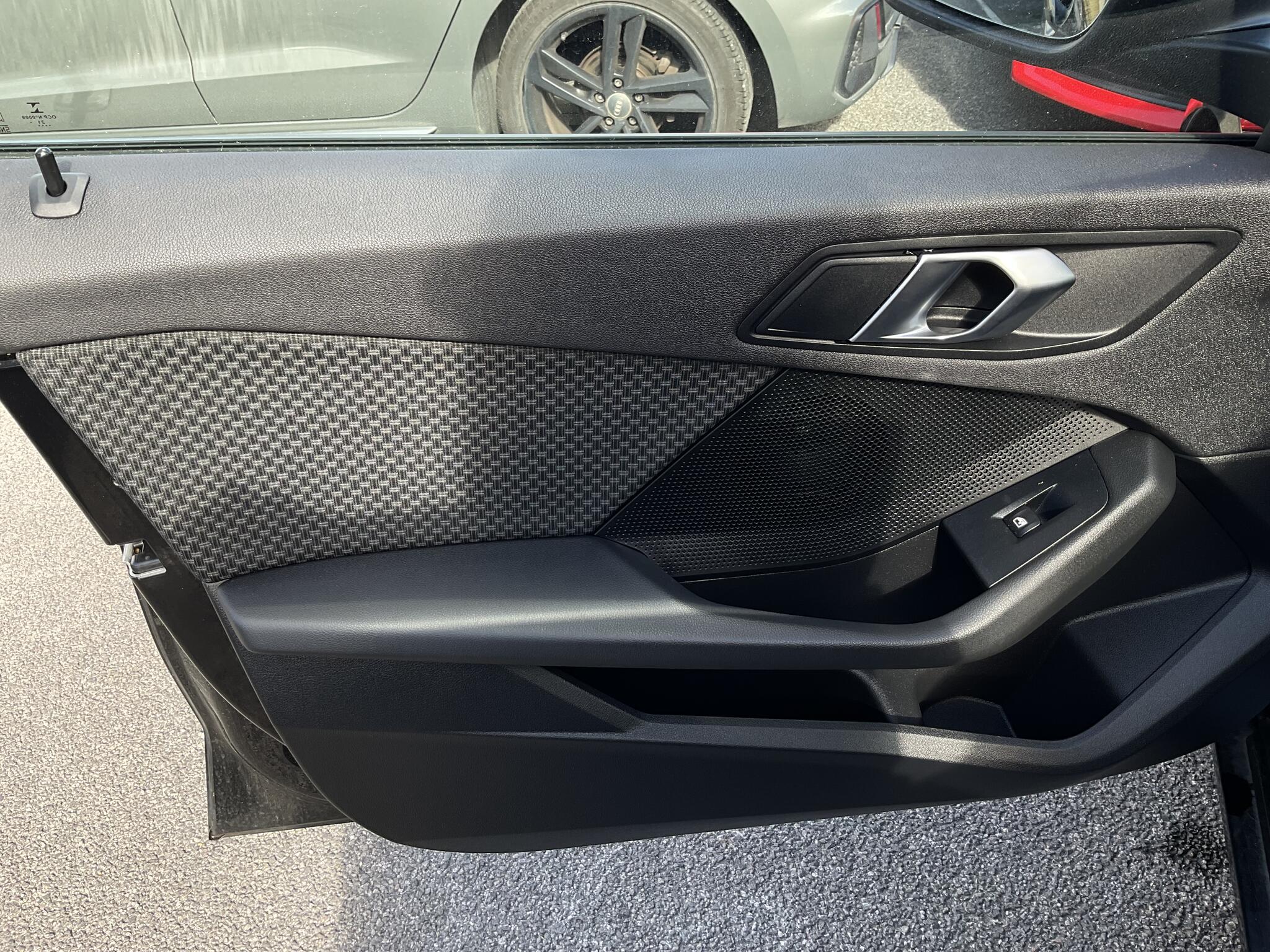BMW 1 Series view 21
