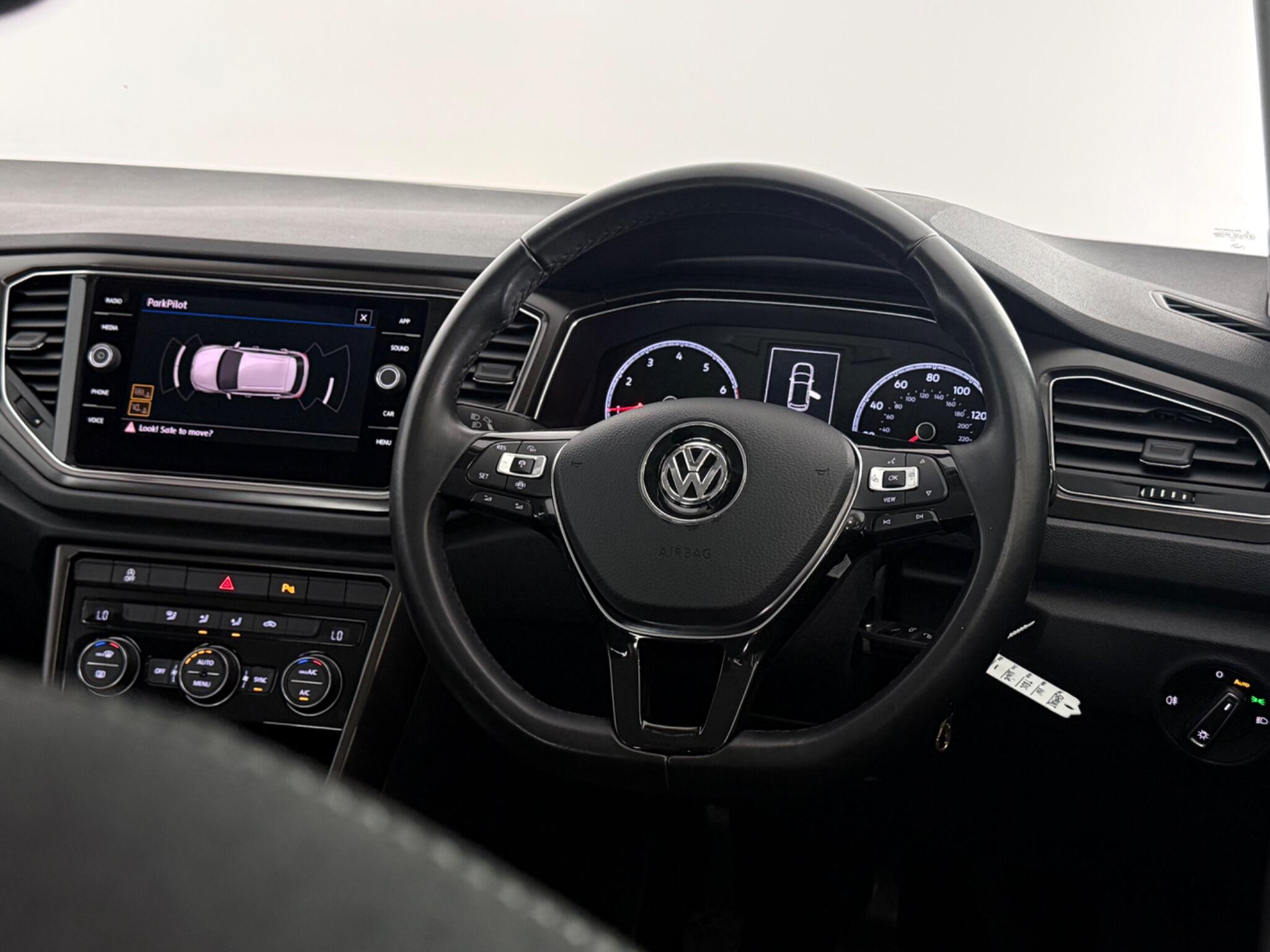 Volkswagen T-Roc view 12