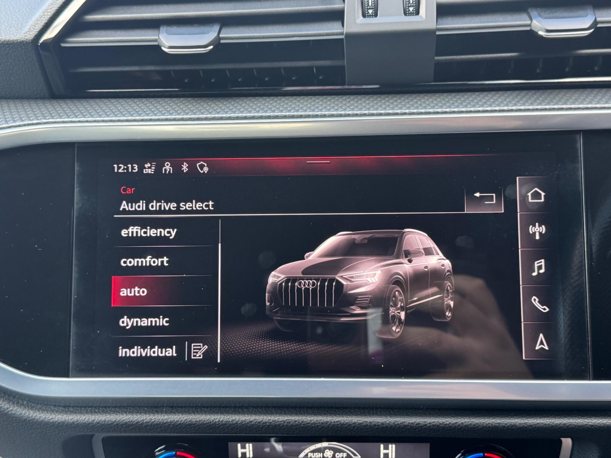 Audi Q3 view 38