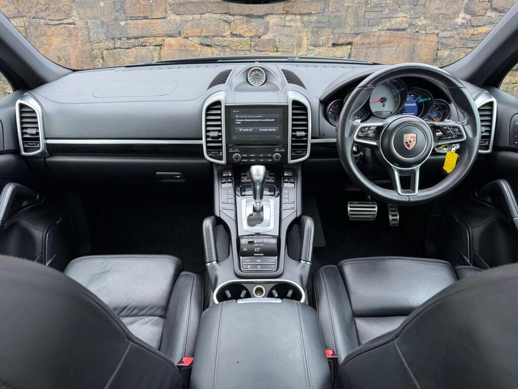 Porsche Cayenne view 12