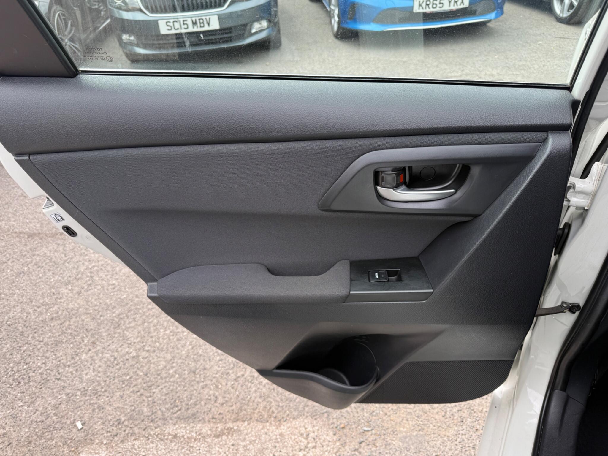 Toyota Auris - Image 51